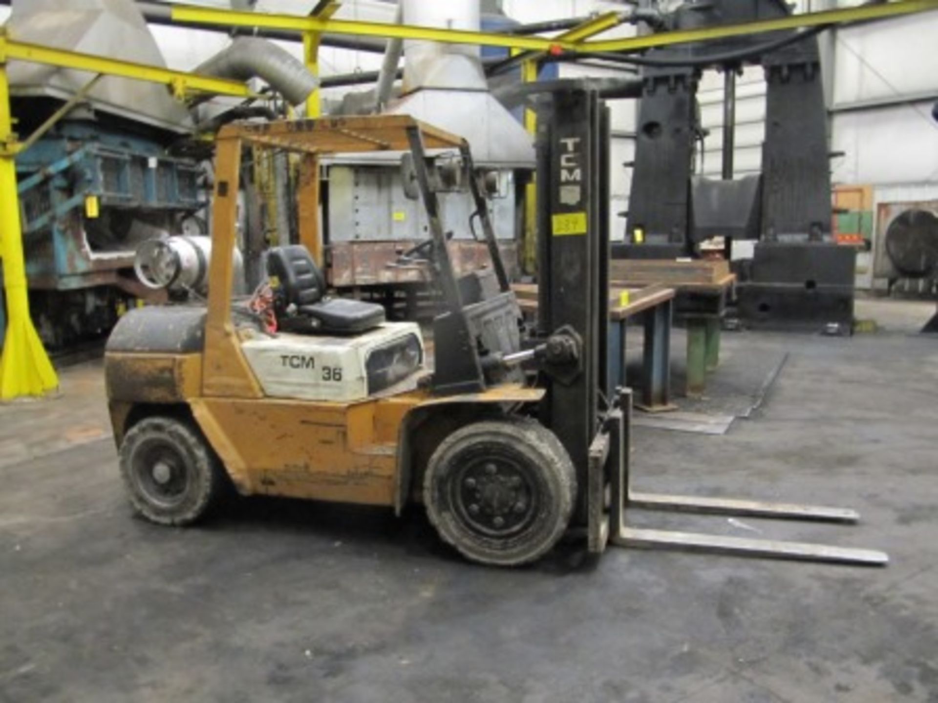 TCM 36 FH6-36N9I 6,000# APPROX. 2-STAGE PROPANE YARD FORKLIFT S/N: AB000115 (NO TANK)