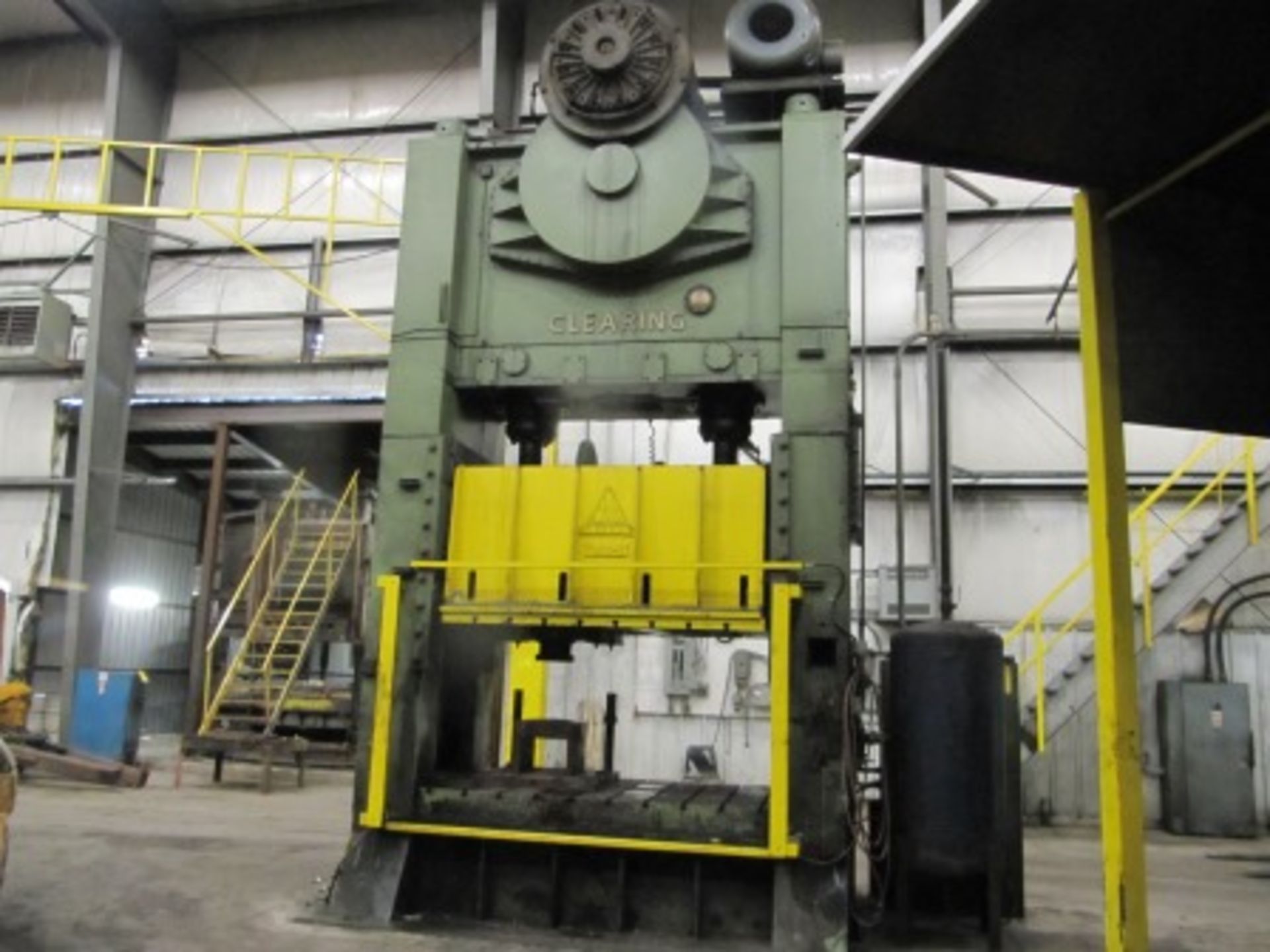 CLEARING F-2600-96 600-TON STRAIGHT SIDE PRESS, 96"X60" BED, 18" STROKE, 46" SHUT HEIGHT W/COMMAND - Image 3 of 6