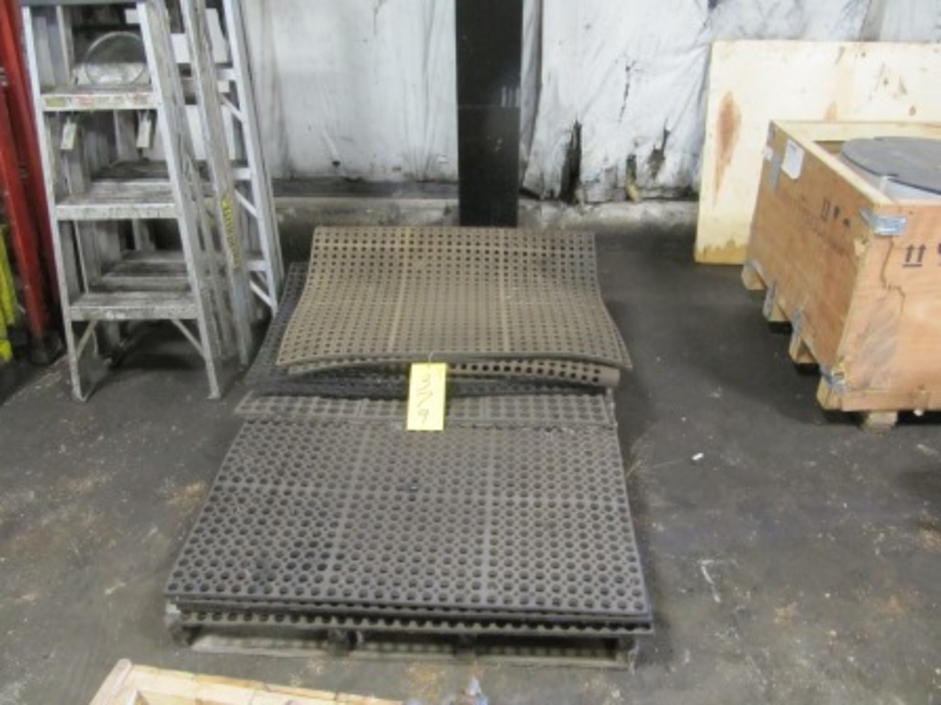 LOT ASST. RUBBER FLOOR MATS (1 SKID)