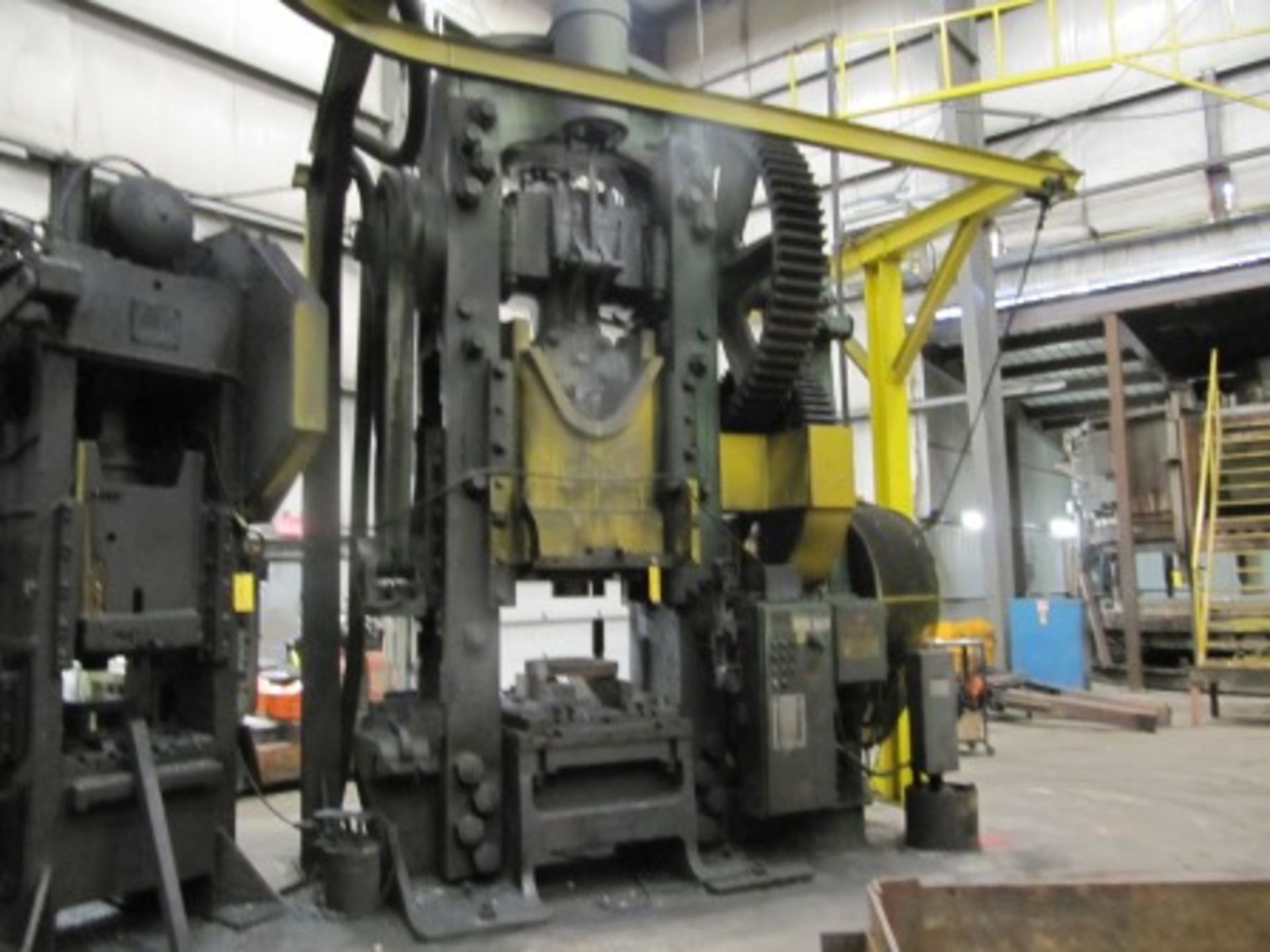 CHAMBERSBURG 500 DGT 500-TON DOUBLE GEARED TRIM PRESS, 42"X42" W/CONTROL S/N: 2895-L (BLDG. 2)