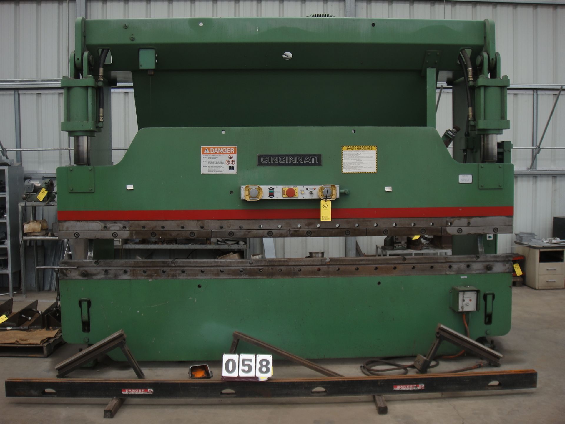 CINCINNATI PRESS BREAK, 90CBX10', MAX STROKE 8", MAX CAP:90 TONS