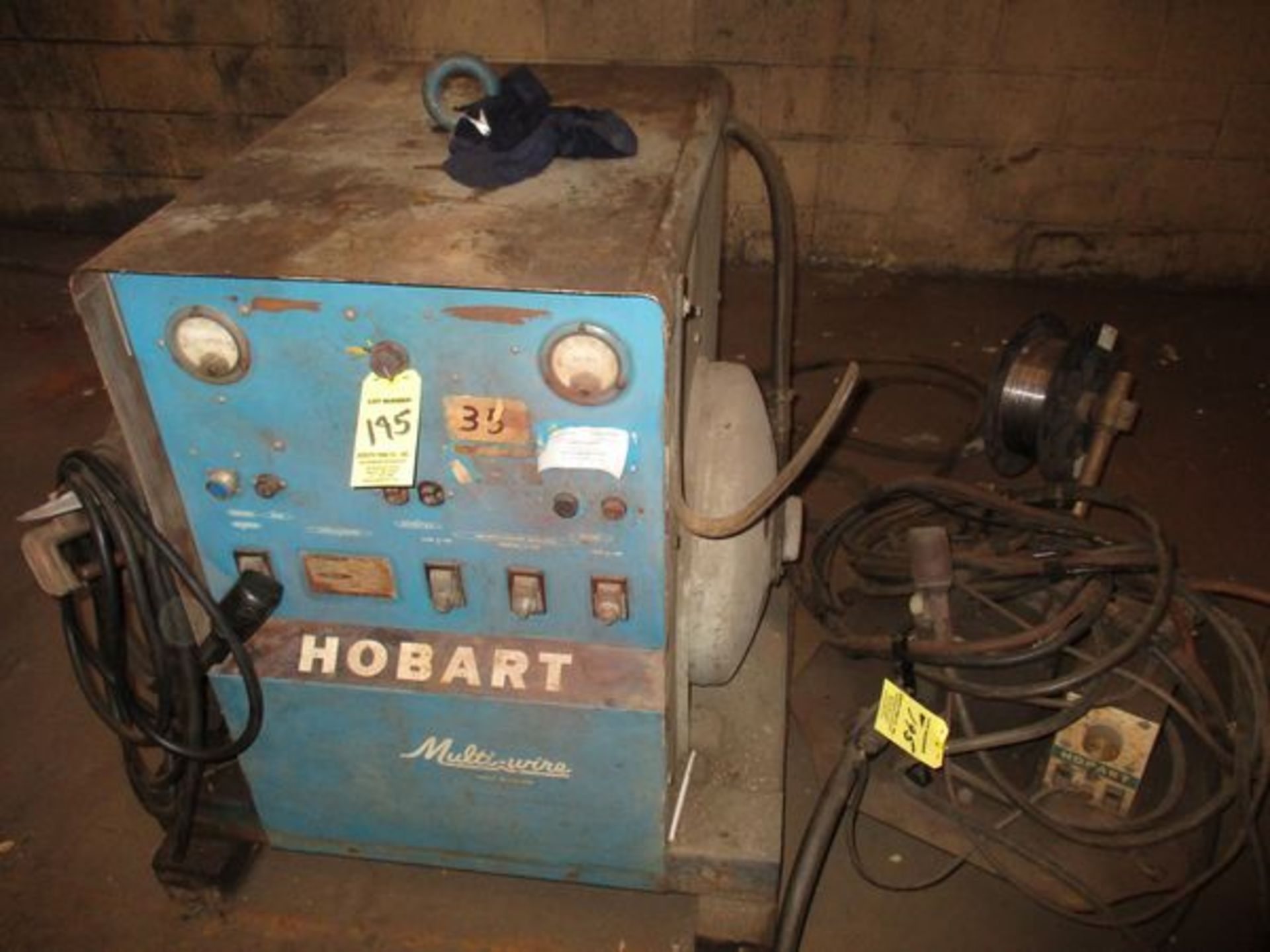 HOBART MULTI-WIRE 500 AMP WELDER, NO CABLE