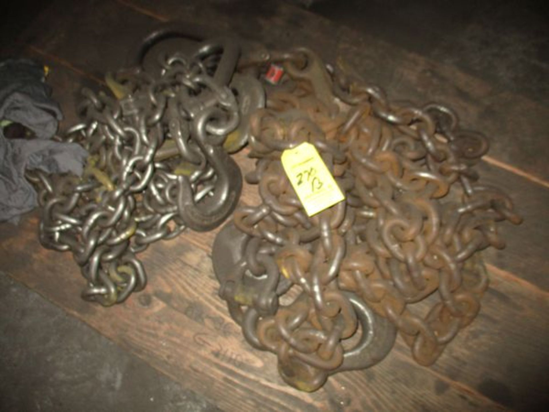 LIFTING CHAIN ON SKID