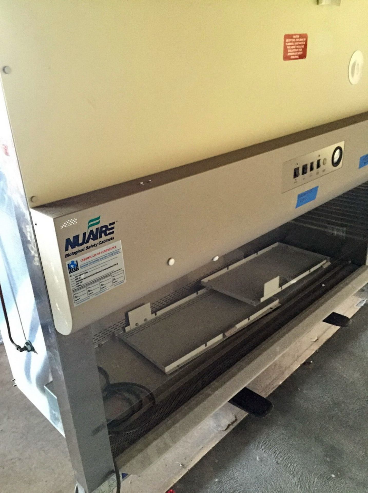 Nuaire Fume Hood Class II, A2, Model 425-600, S/N 100131072205,