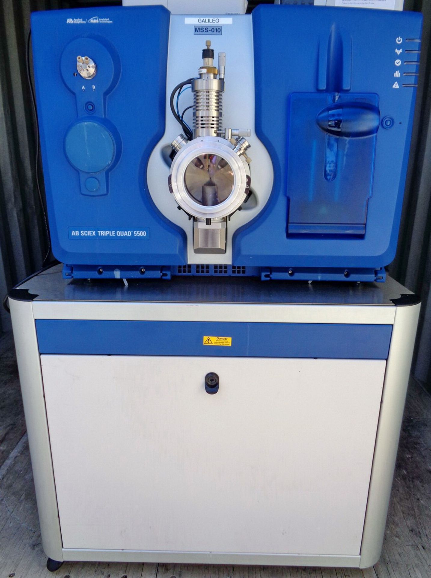 AB Applied Biosystems / MDS Sciex Triple Quad 5500 Trap LC/MS/MS System, S/N BB10230812 - Image 2 of 9