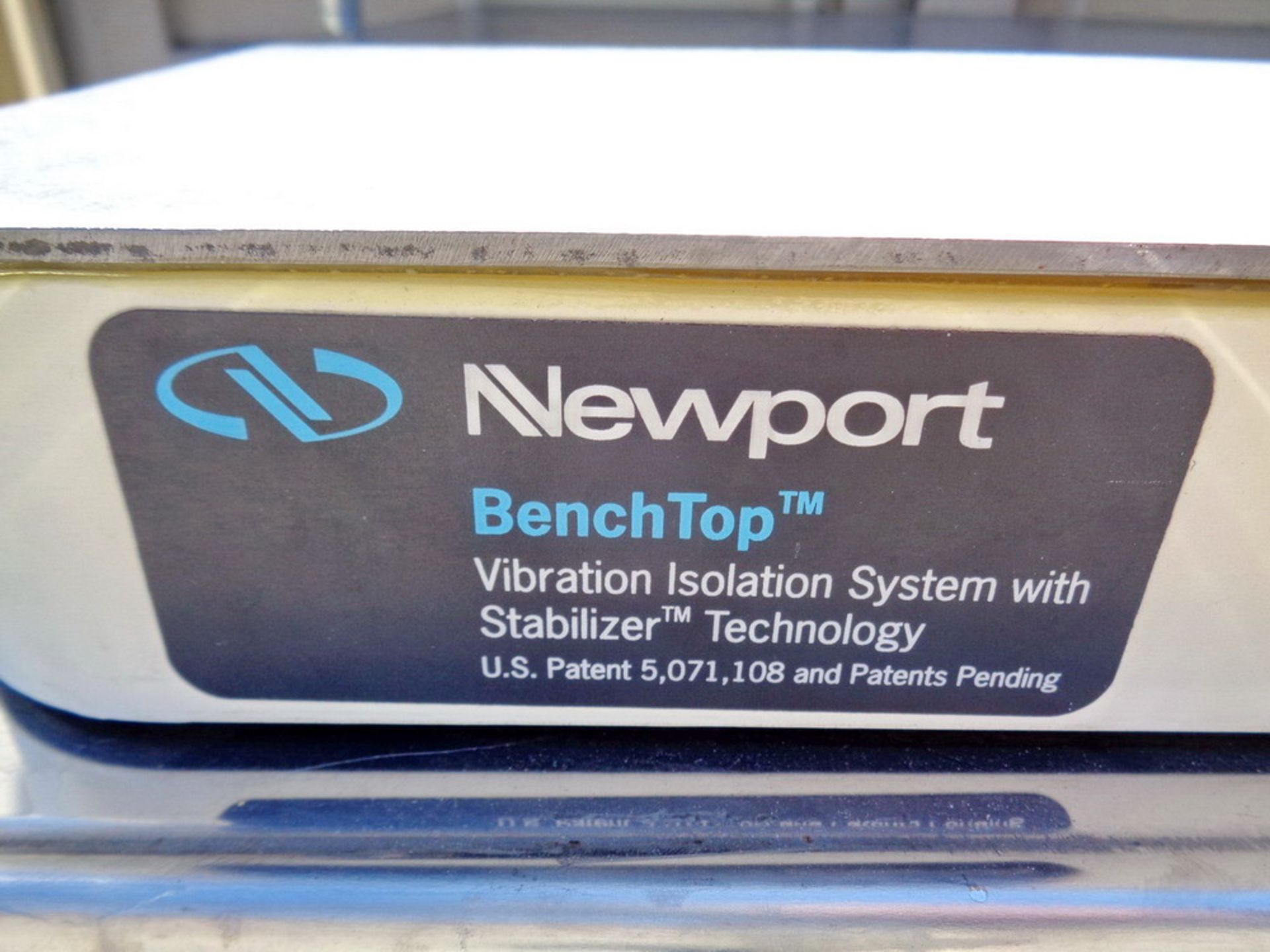 Newport Benchtop Vibration Isolation System - Image 2 of 3