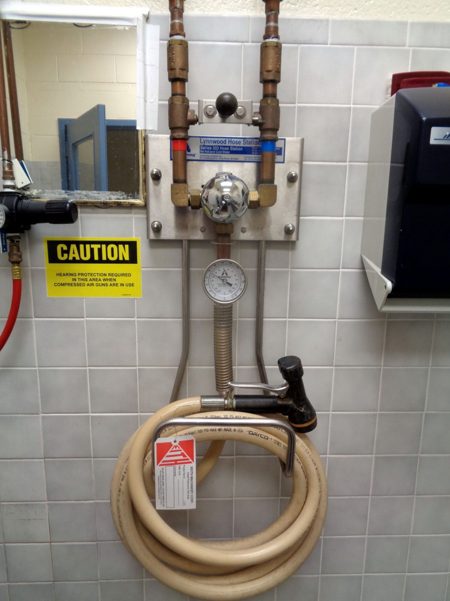 (1) Lynnwood Hose Station Series 303 for hot/cold water