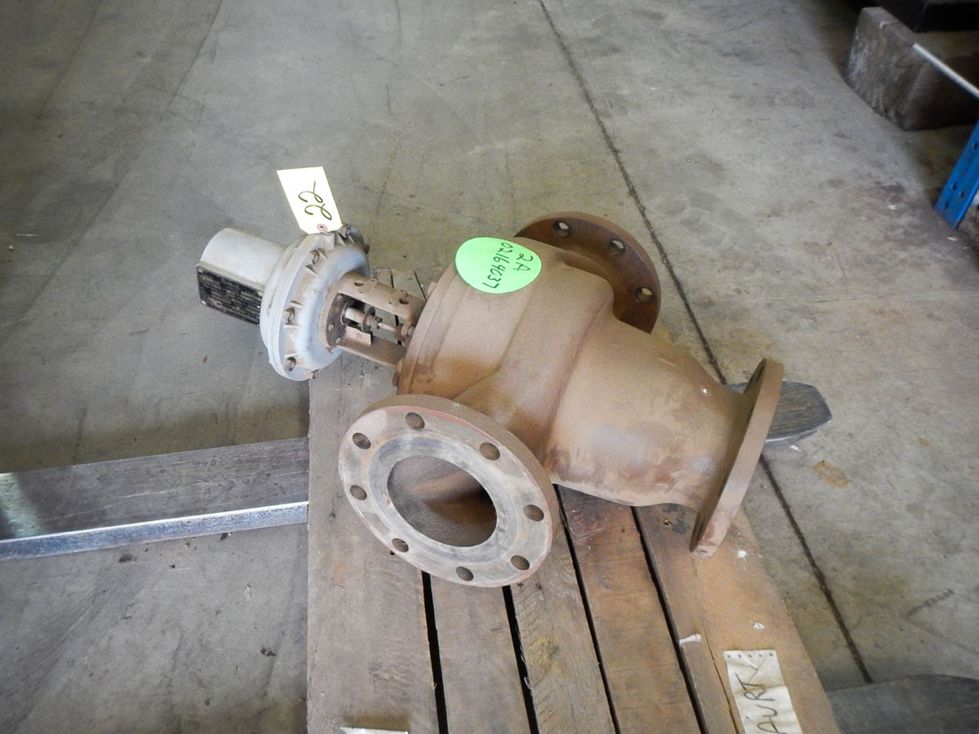 Robertshaw Model VC231 Pnuematic 3-Way Gate Valve, Size 5, Diaphram Pressure 3-15 PSI, S/N: - Image 2 of 3