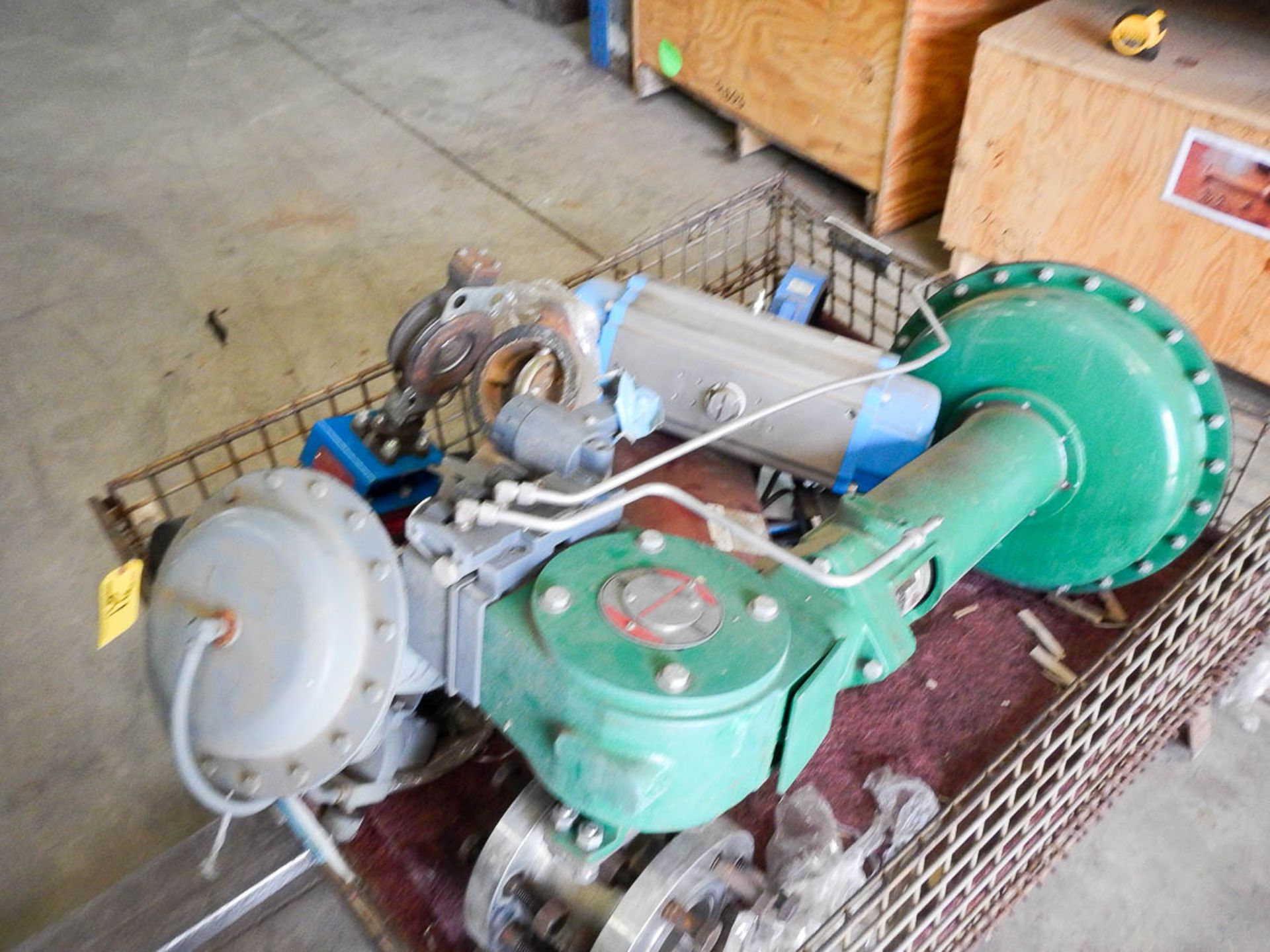 Lot Consisting of: Fisher Control V-Ball 4" Pneumatic Valve, 4" Pnuematic Gate Valve, Remote Control - Image 2 of 7