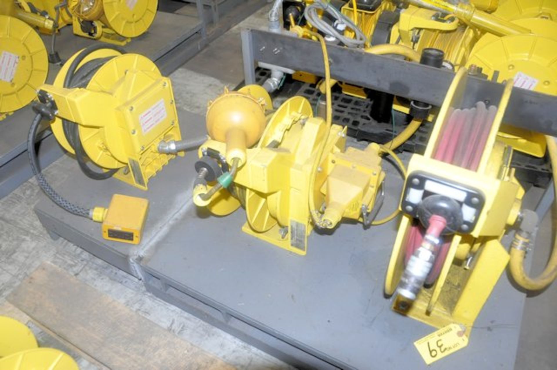 LOT OF AERO-MOTIVE INDUSTRIAL RETRACTABLE REELS CONSISTING OF: [1] AIR HOSE REEL, [1] 40' #10/3