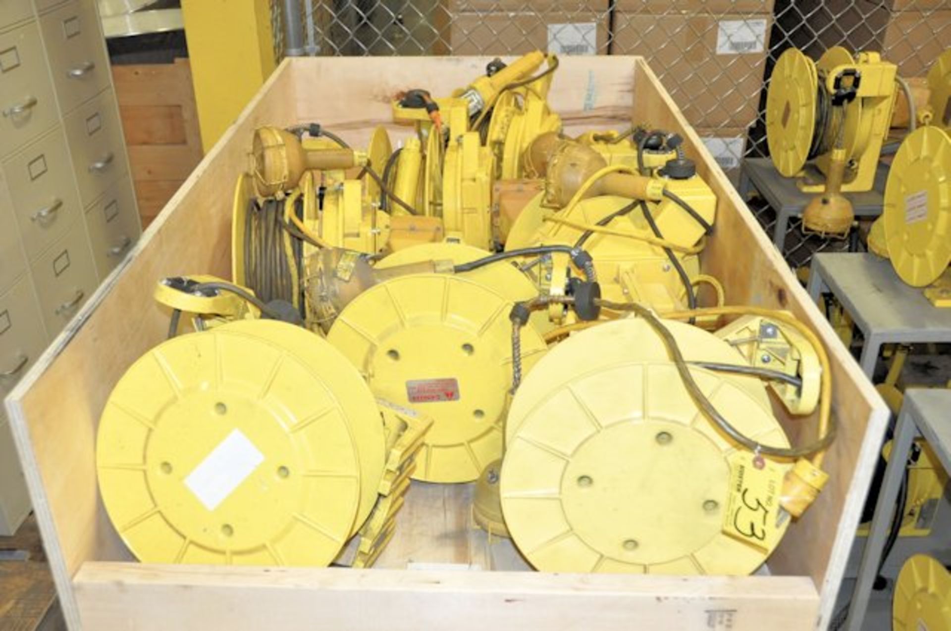 LOT OF AERO-MOTIVE INDUSTRIAL RETRACTABLE 115-VOLT LIGHT CORDS IN [1] CRATE - Image 2 of 2