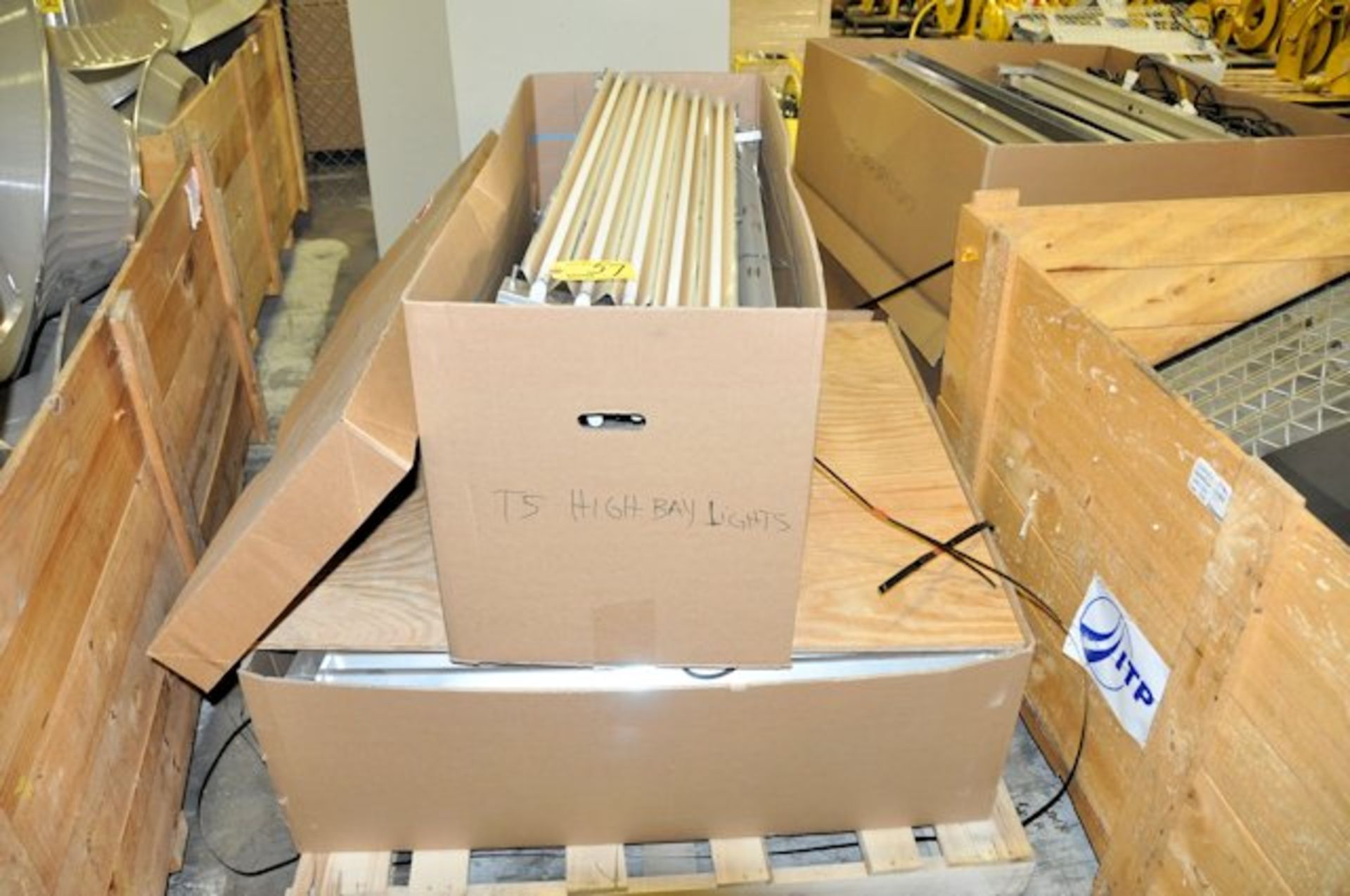 LOT OF T5 HIGH BAY FLUORESCENT LIGHT FIXTURES ON [1] PALLET