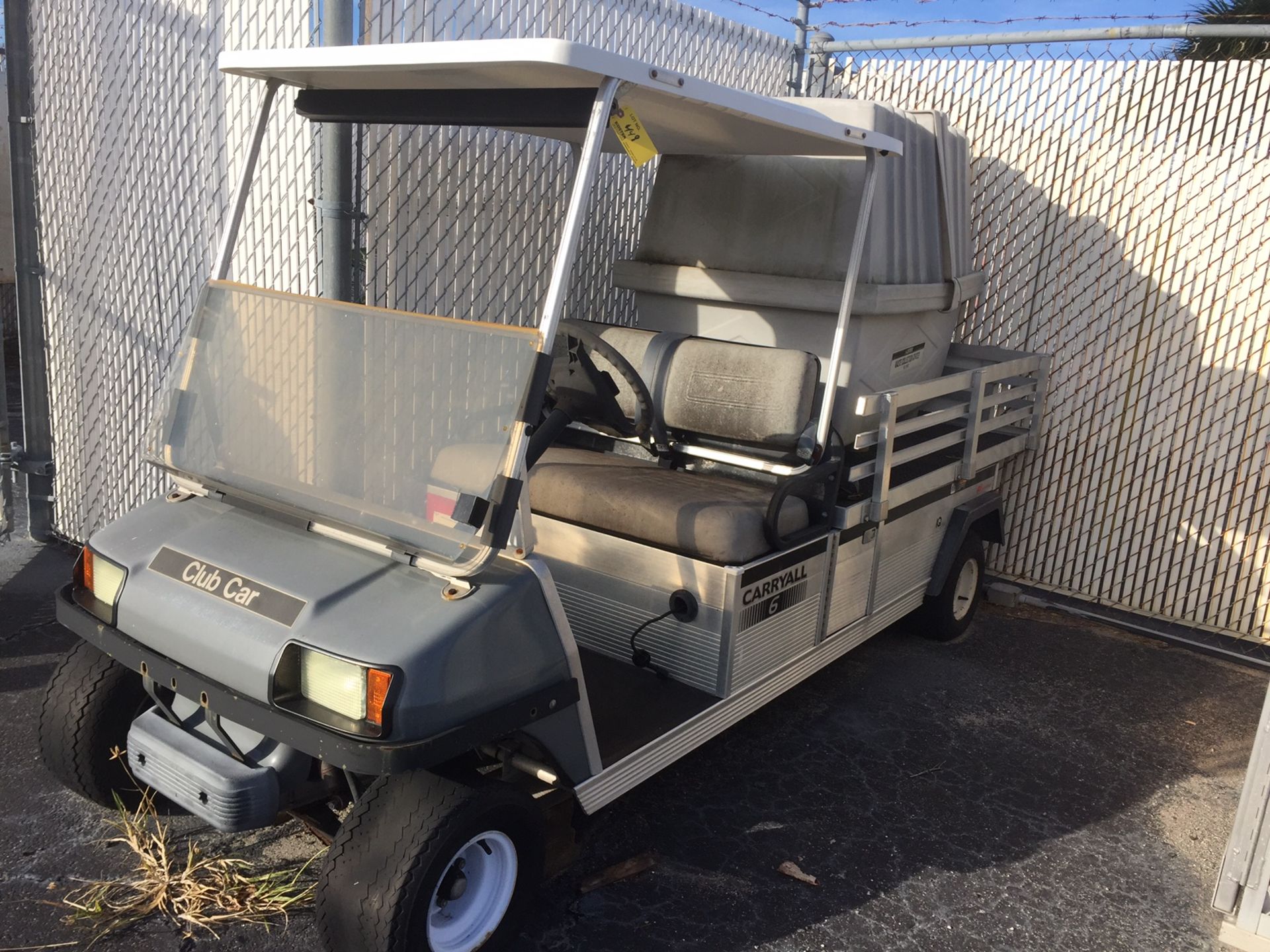 CLUB CAR ELECTRIC GOLF CART (DOES NOT RUN AS-IS)