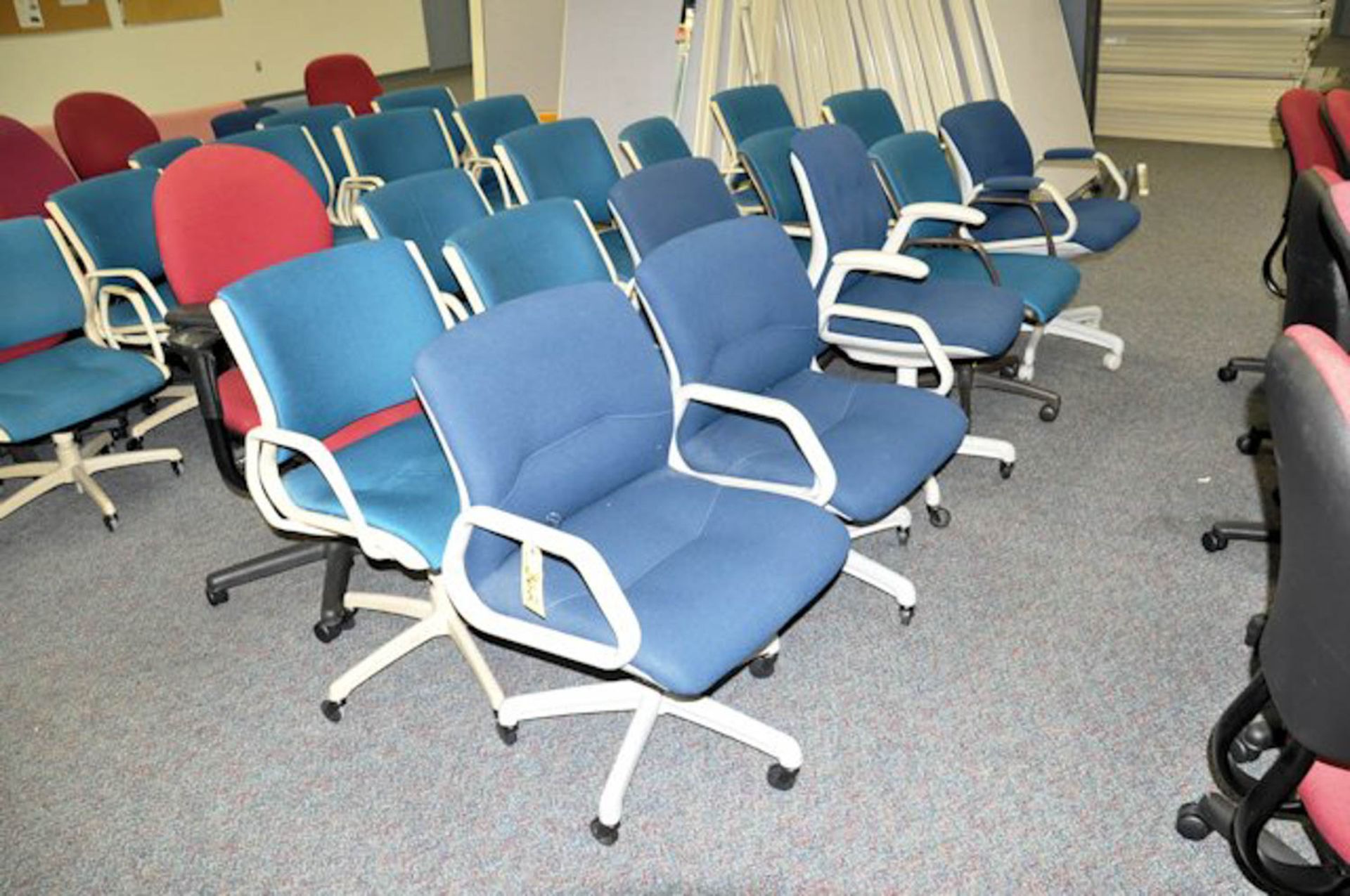 LOT OF OFFICE CHAIRS