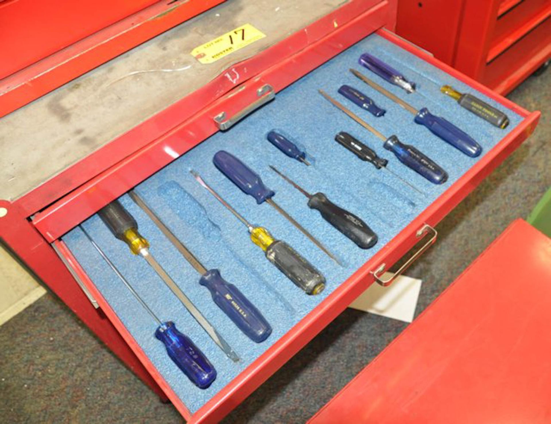 STACK-ON 2-PIECE ROLLING TOOLBOX WITH HAND TOOL CONTENTS - Image 6 of 10