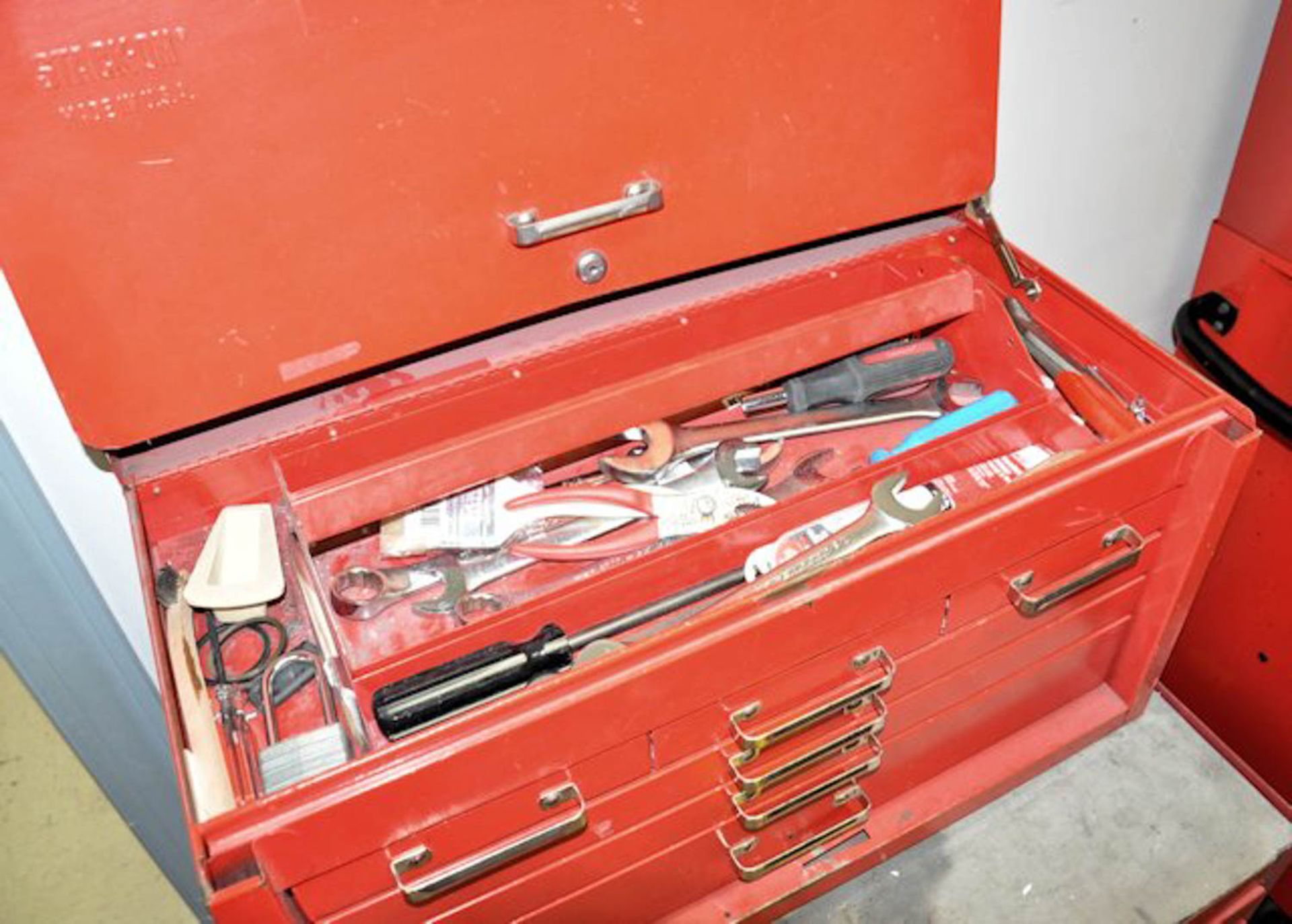 STACK-ON 2-PIECE ROLLING TOOLBOX WITH HAND TOOL CONTENTS - Image 2 of 10