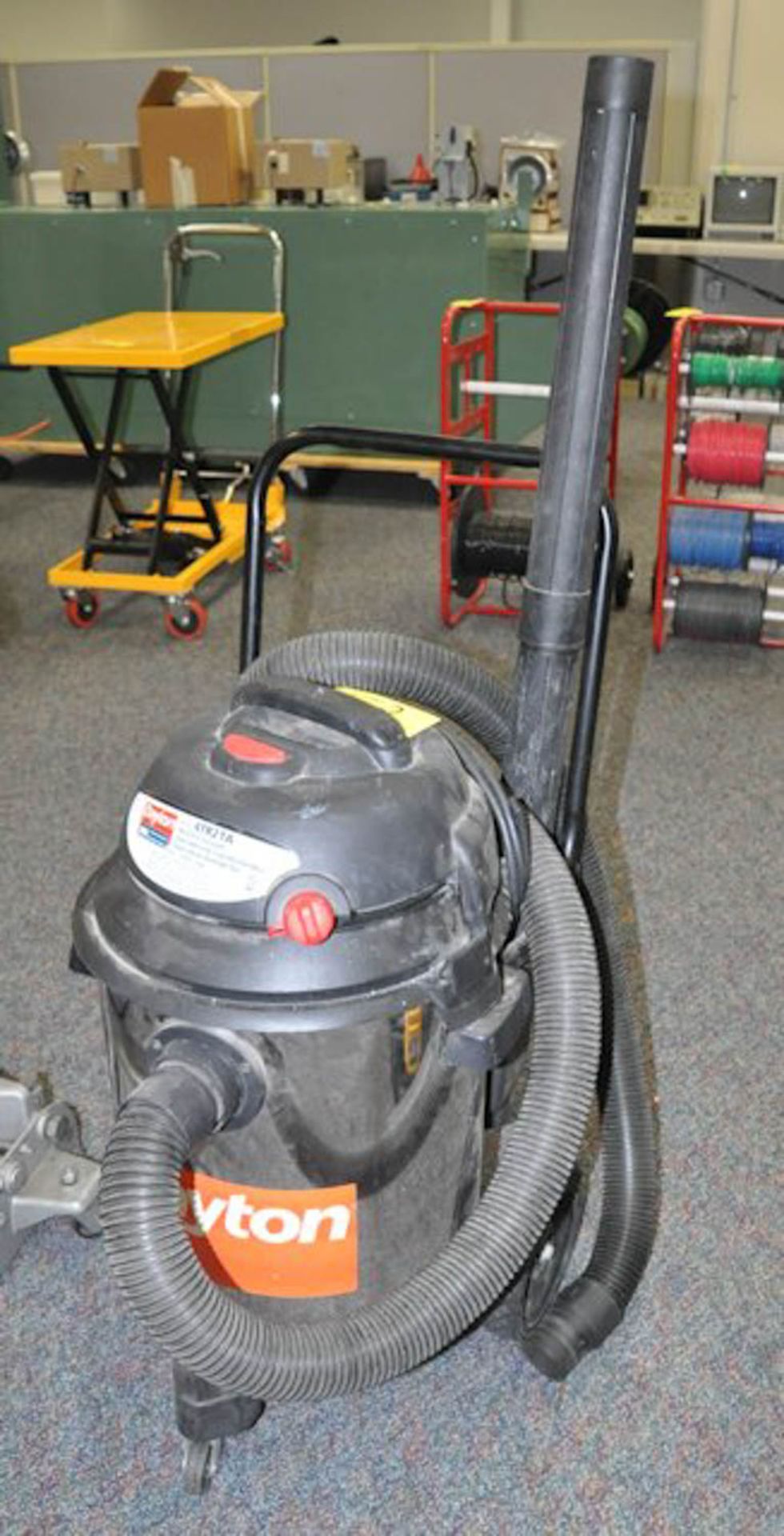 DAYTON MODEL 4TR21A PORTABLE SHOP VAC