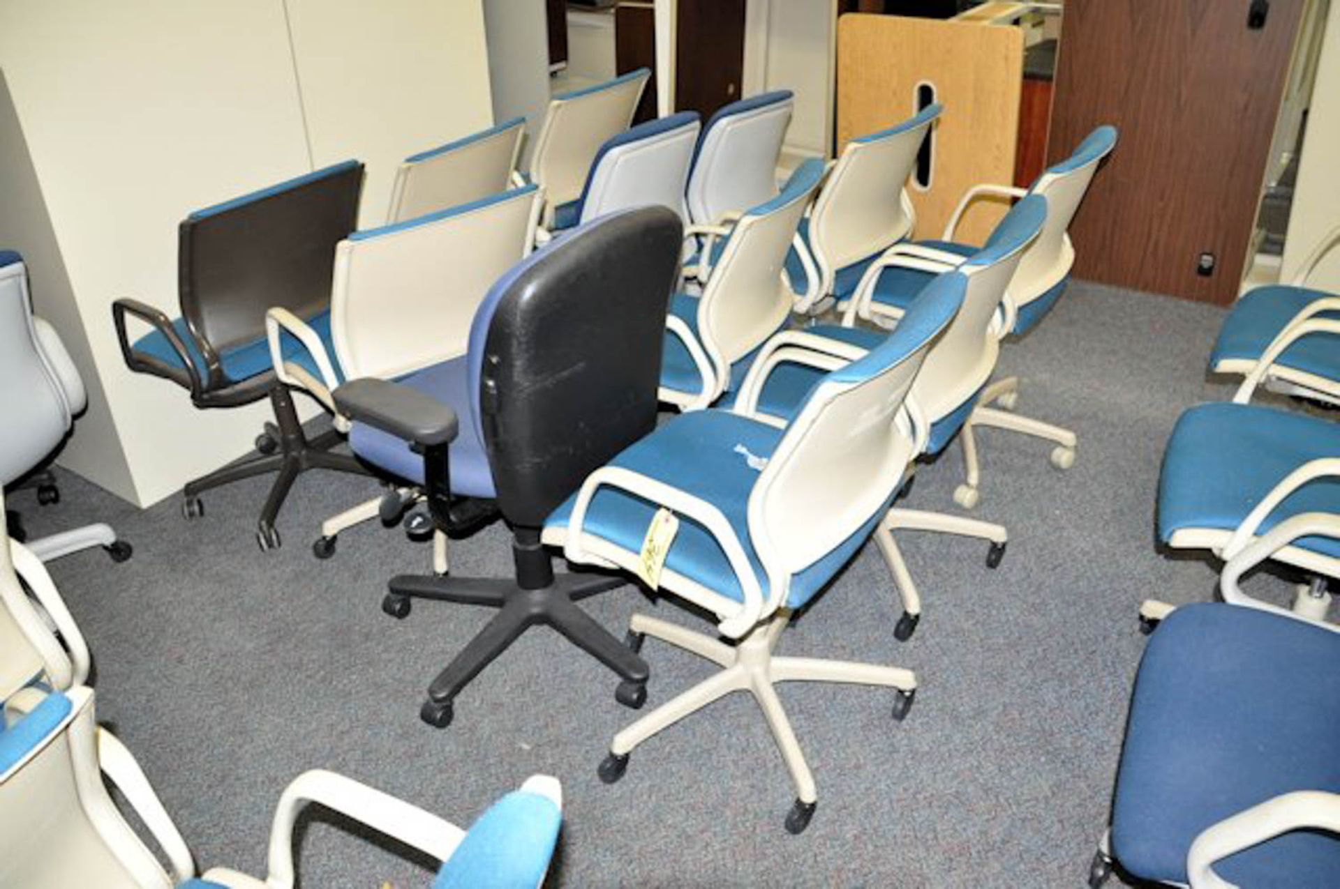 LOT OF OFFICE CHAIRS