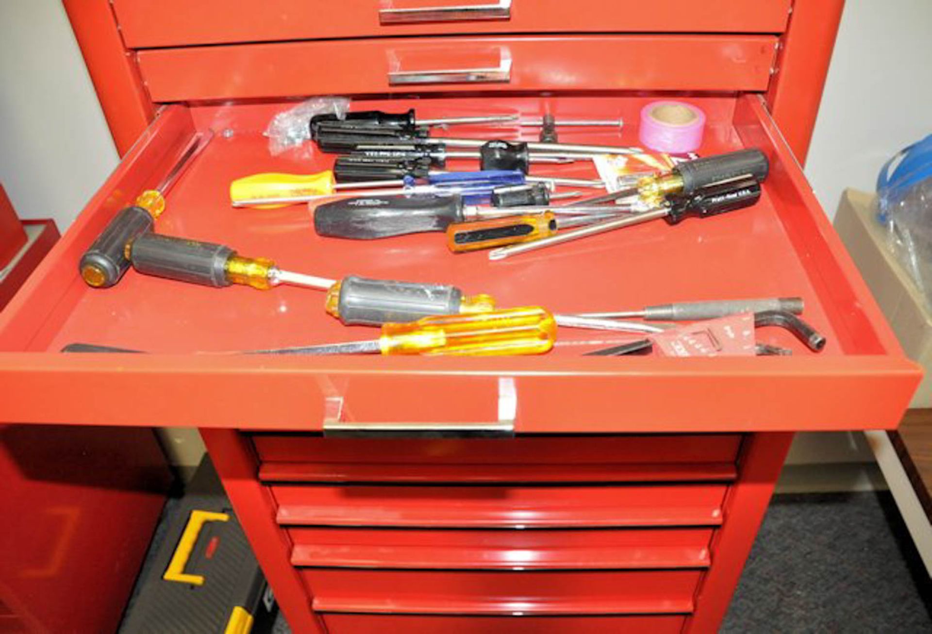 STACK-ON QIK SERIES 3-PIECE ROLLING TOOLBOX WITH HAND TOOL CONTENTS - Image 2 of 5