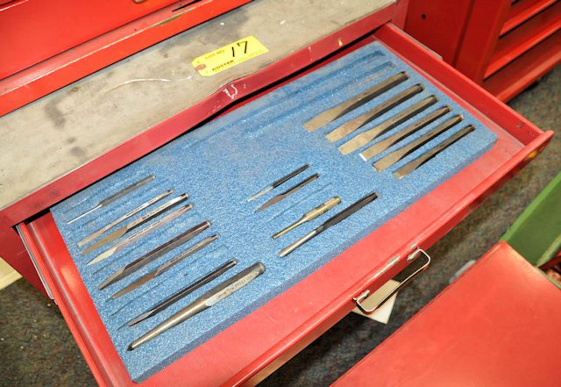 STACK-ON 2-PIECE ROLLING TOOLBOX WITH HAND TOOL CONTENTS - Image 5 of 10