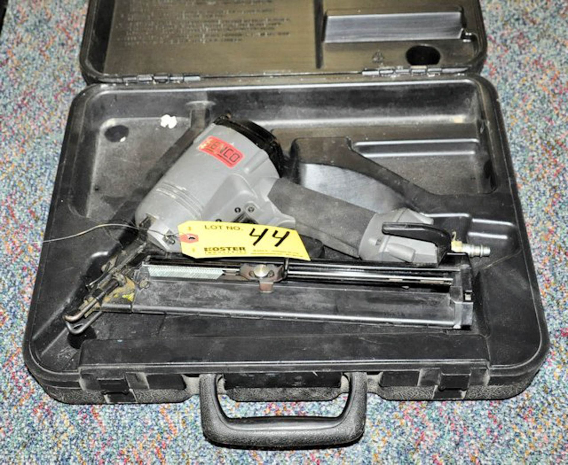 SENCO PNEUMATIC STAPLER WITH CASE