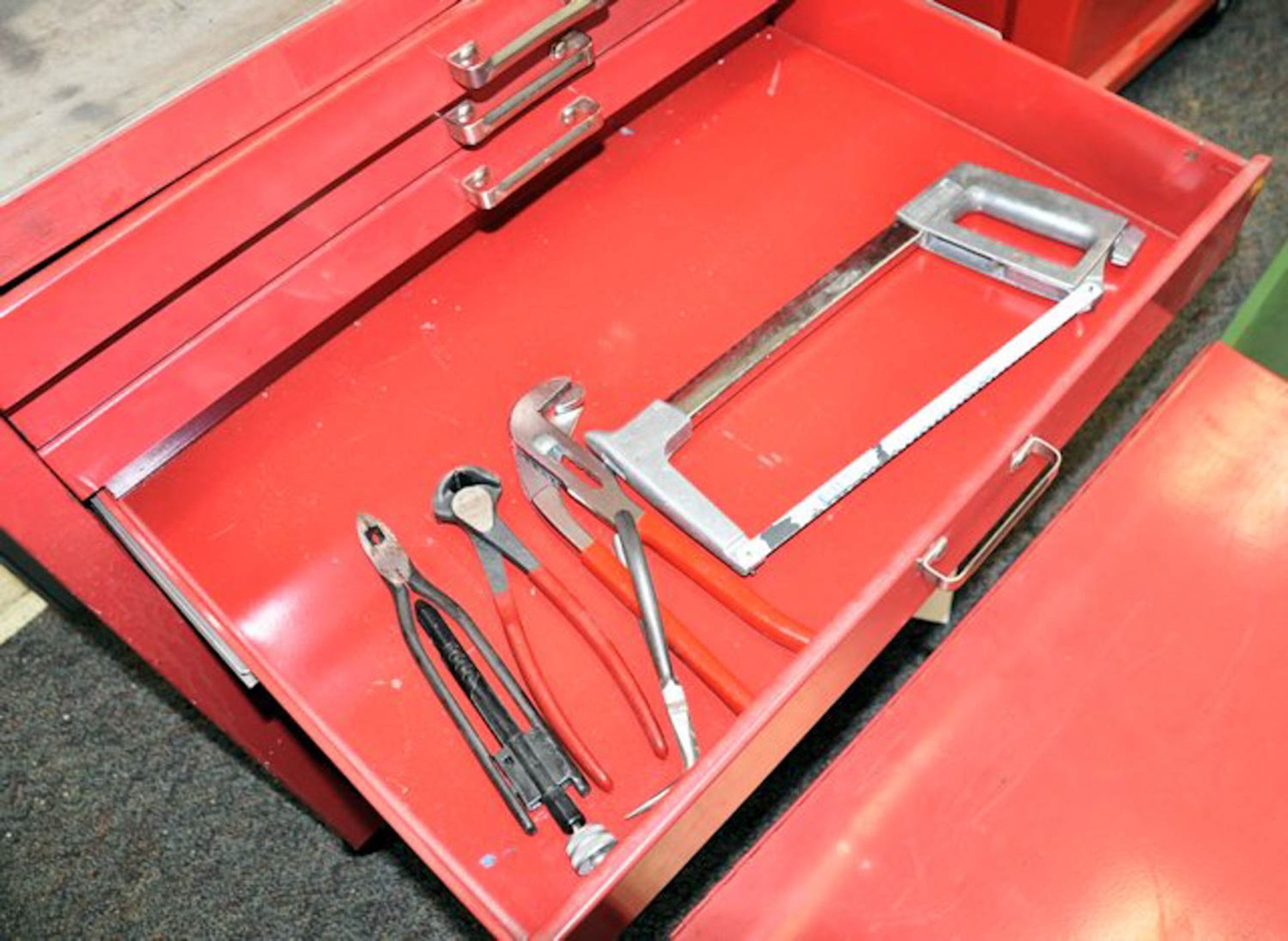 STACK-ON 2-PIECE ROLLING TOOLBOX WITH HAND TOOL CONTENTS - Image 8 of 10