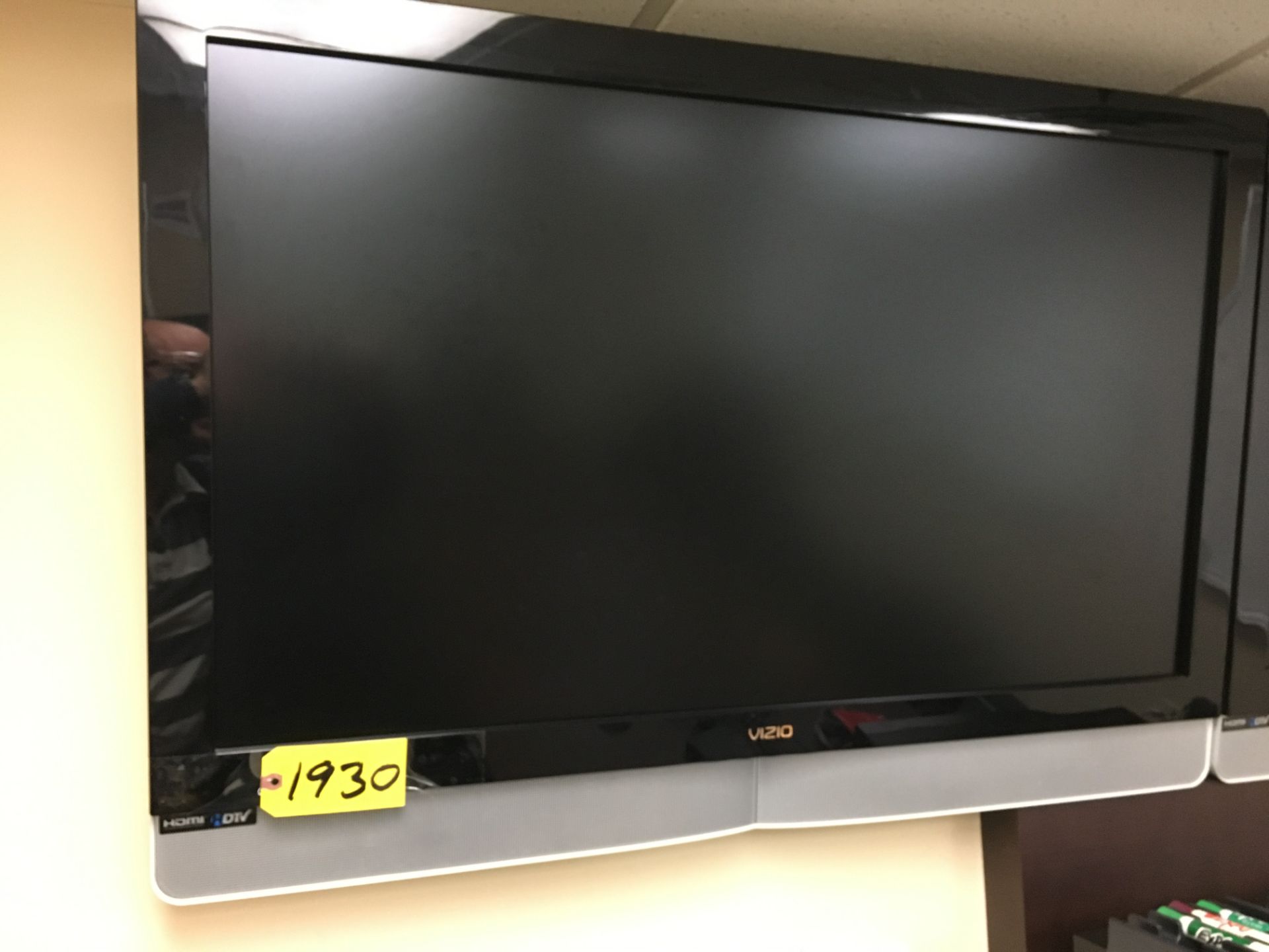 VISIO 42" LCD TELEVISION WITH WALL MOUNT