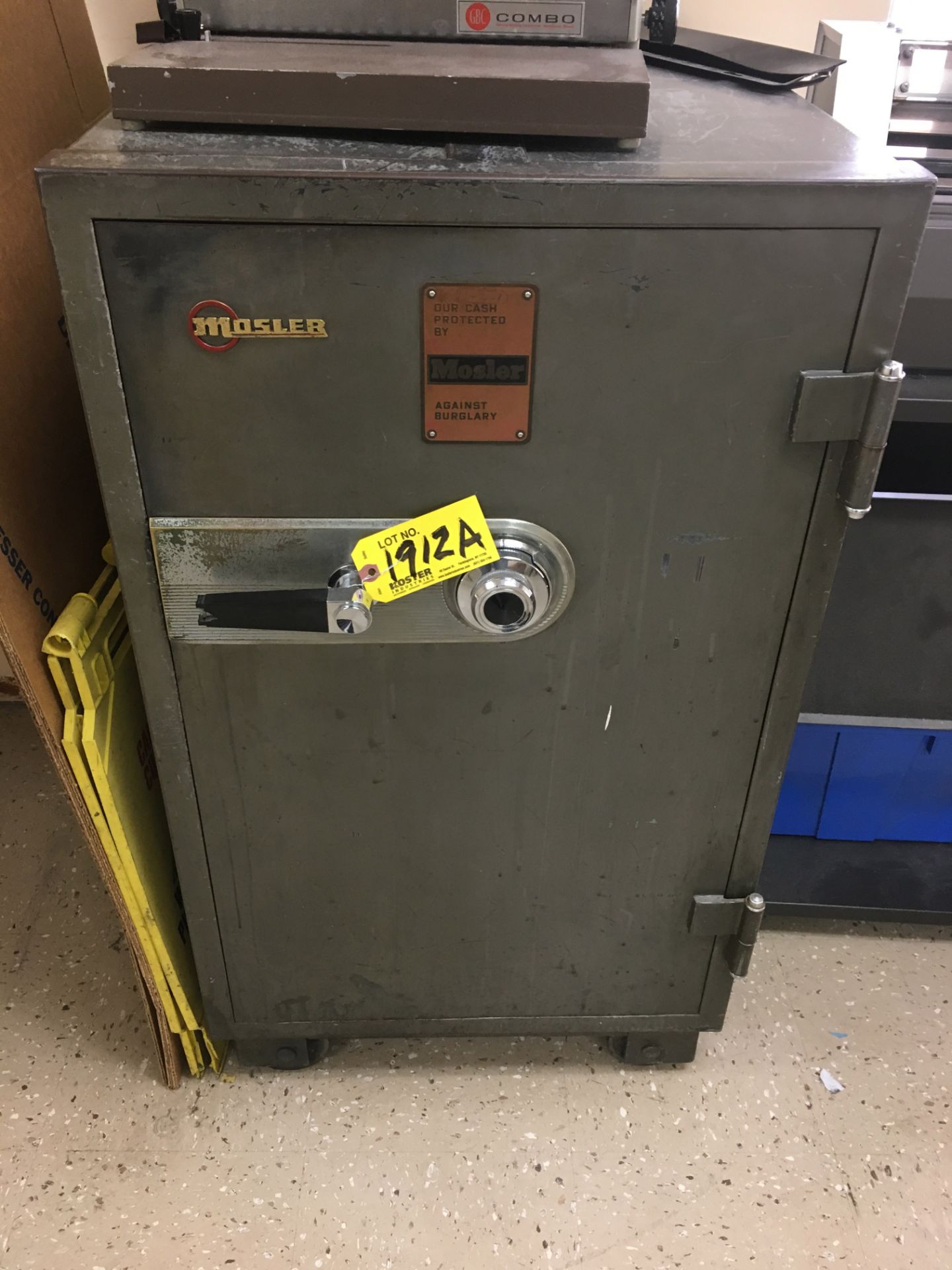 MOSLER SINGLE DOOR COMBINATION SAFE