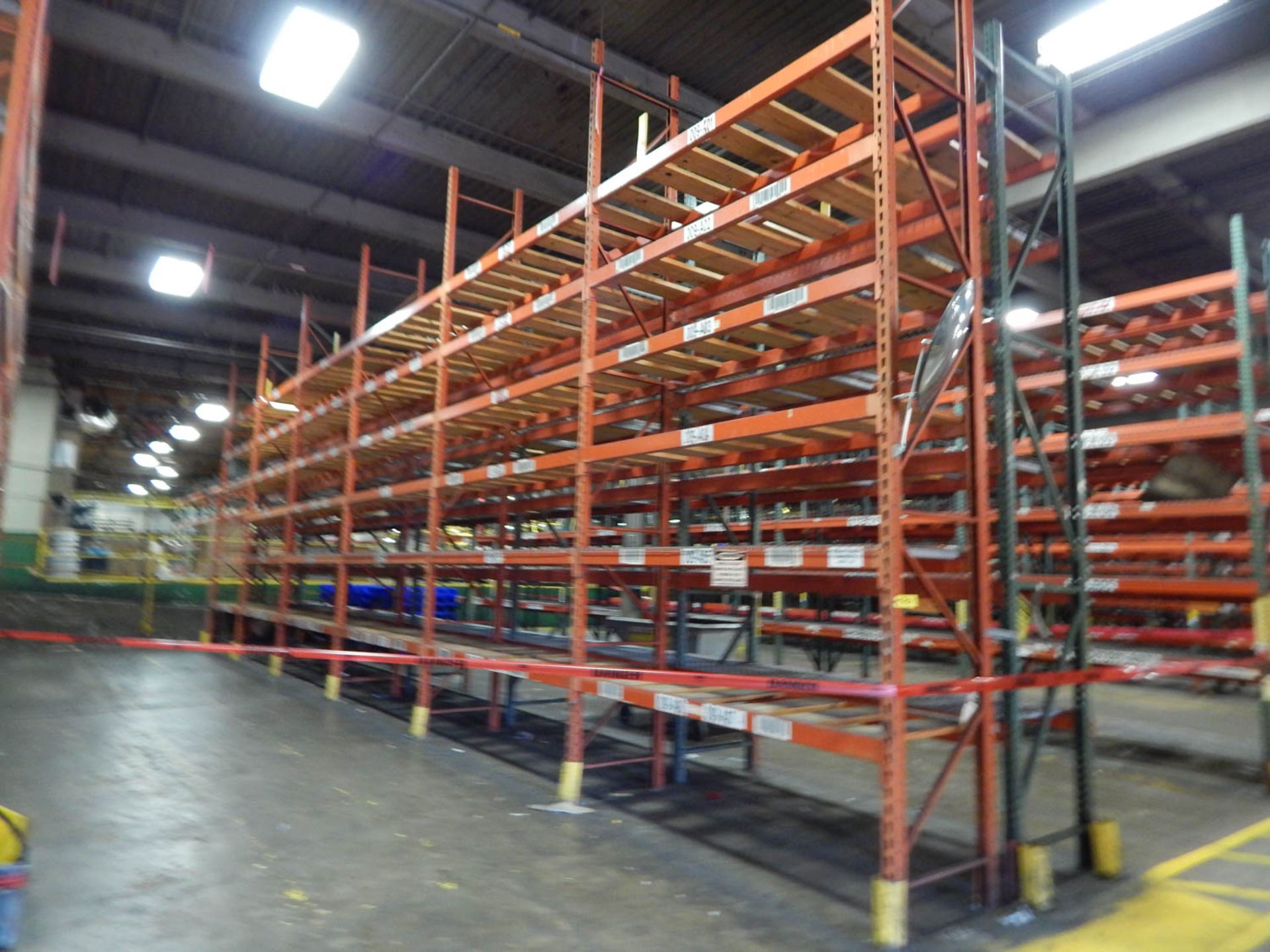 [24] SECTIONS 200'' X 9' X 34'' PALLET RACKING