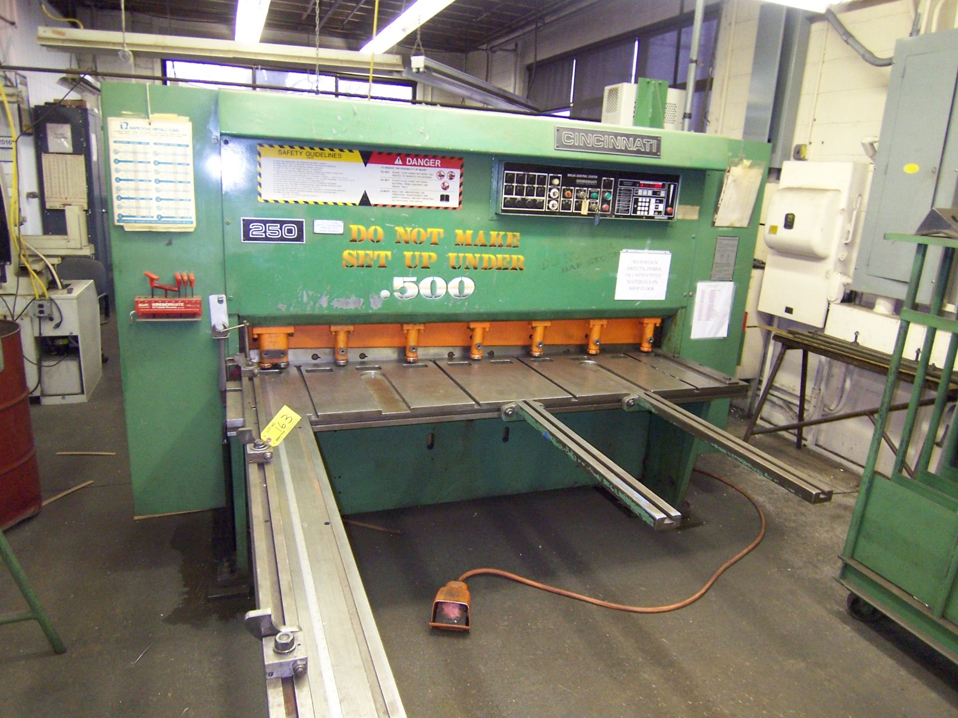 CINCINNATI MDL. 250 1/4'' X 6' HYDRAULIC POWER SHEAR, WITH [2] FRONT ARM SUPPORTS, SQUARING ARM,