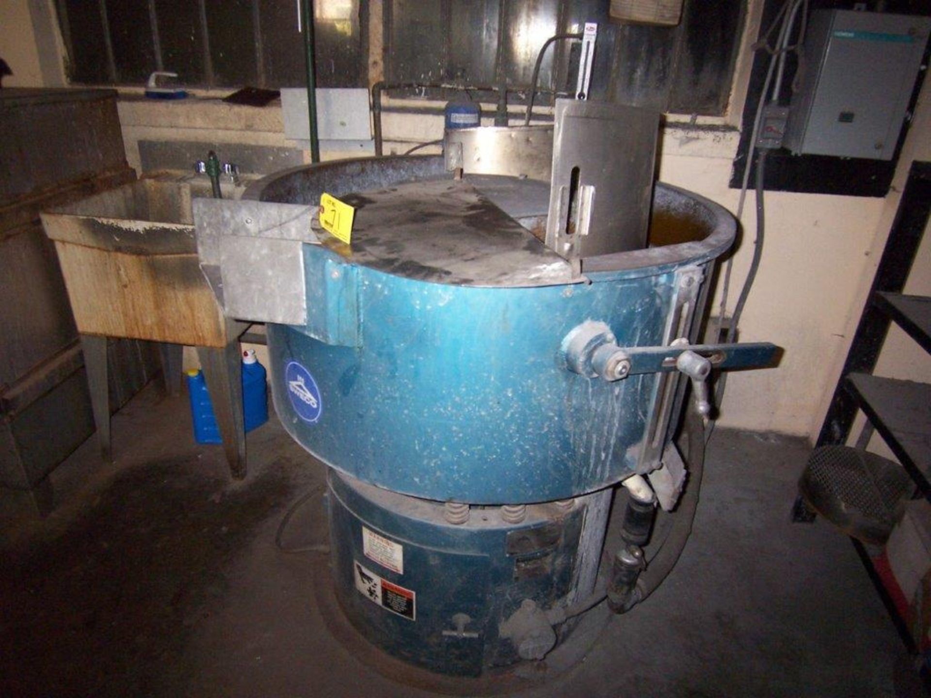 SWECO MDL FMD-3LR VIBRATORY FINISHER, 34'' DIAMETER, 2-1/2 HP, RUBBER LINED, D/N: 621618-A496 - Image 2 of 2