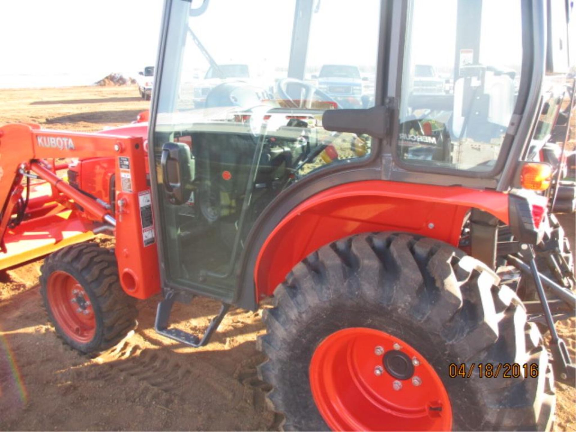 2014 B3000 Kubota 30HP FWA Utility Tractor & Cab - Image 2 of 7
