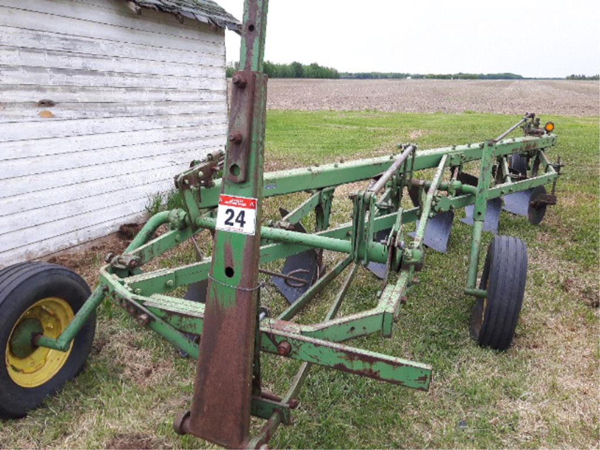 JD 3100 6-Bottom Plow