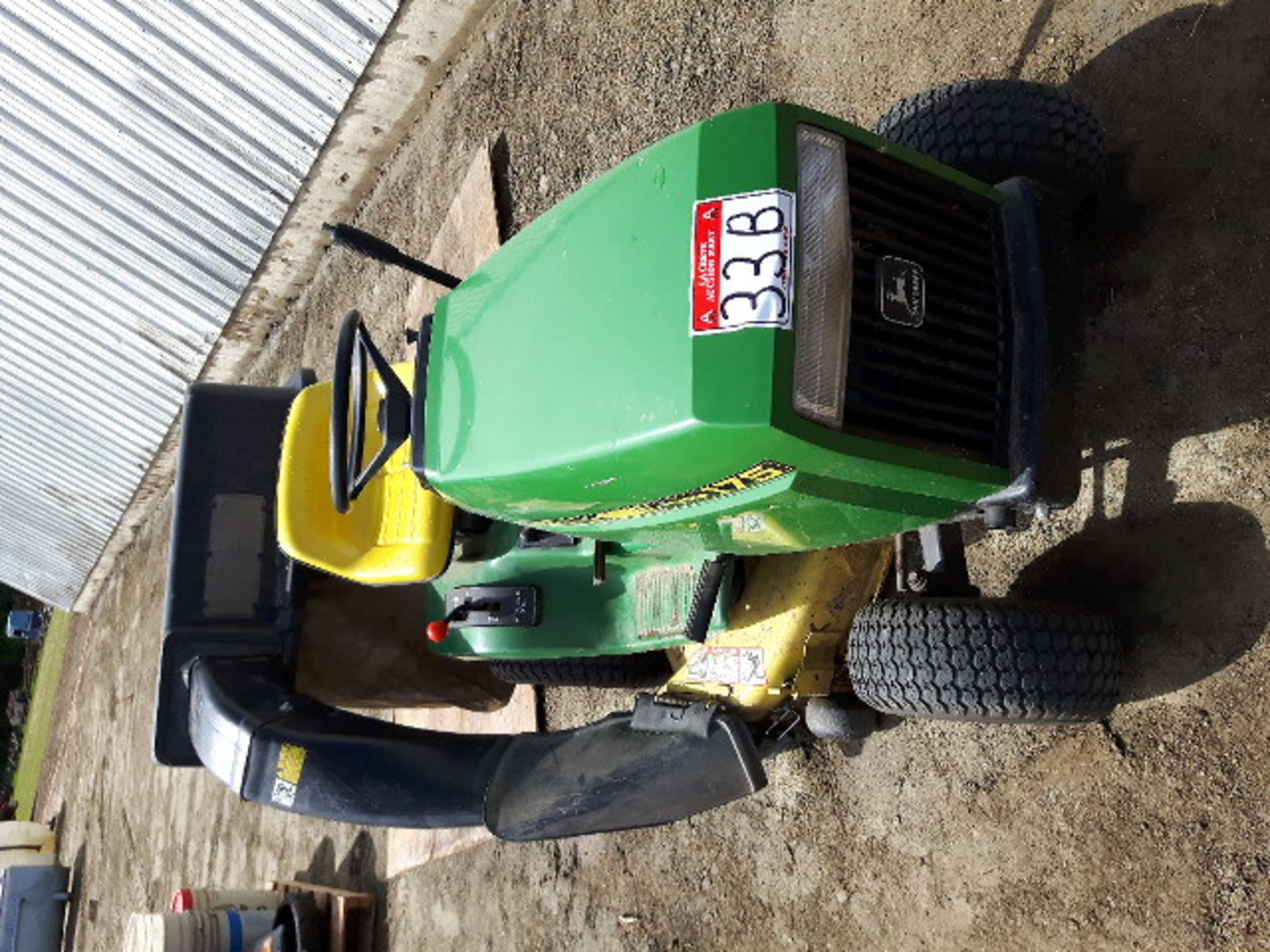 JD 175 Lawn Tractor w/Bagger