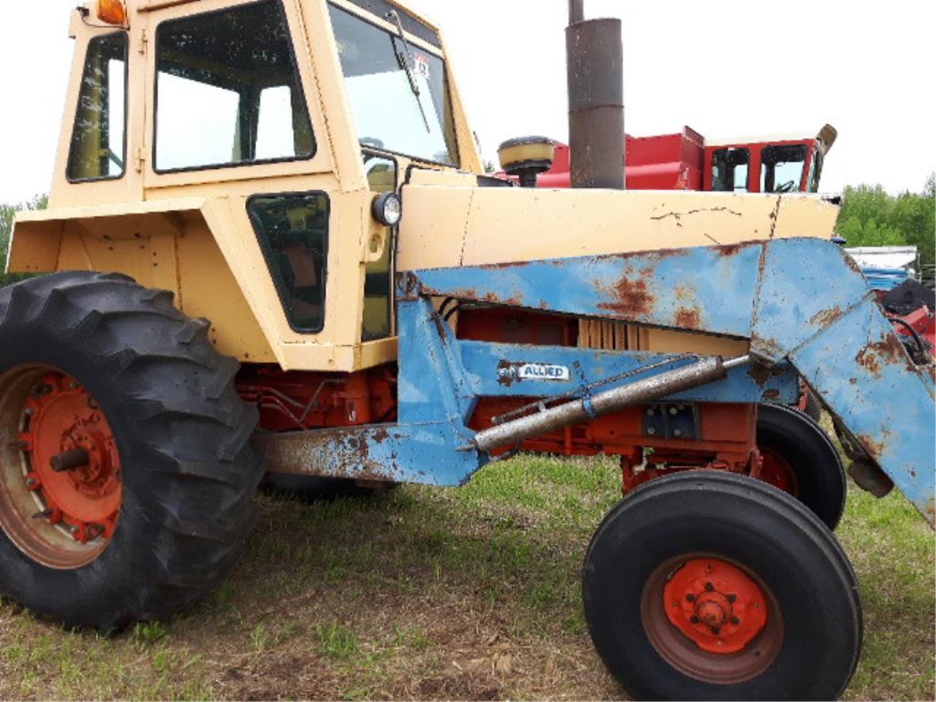 1973 970 Case 2WD Tractor - Image 2 of 9