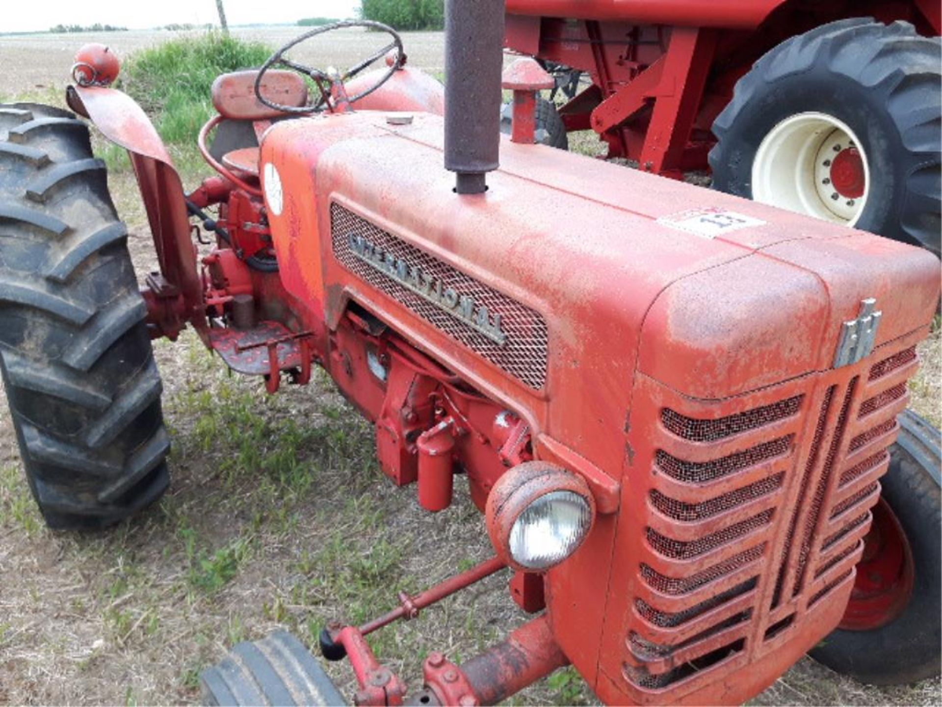 B275 International Tractor