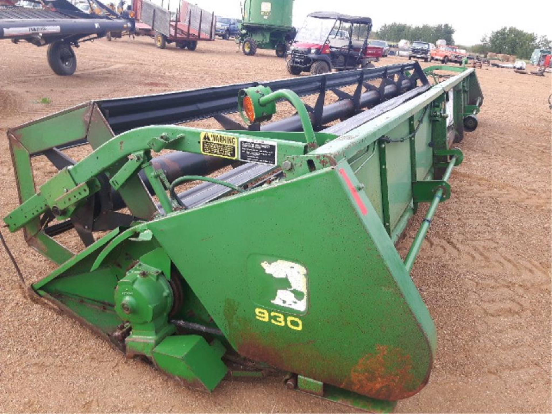 930R JD Str Cut Header w/Batt Reel - Image 4 of 5