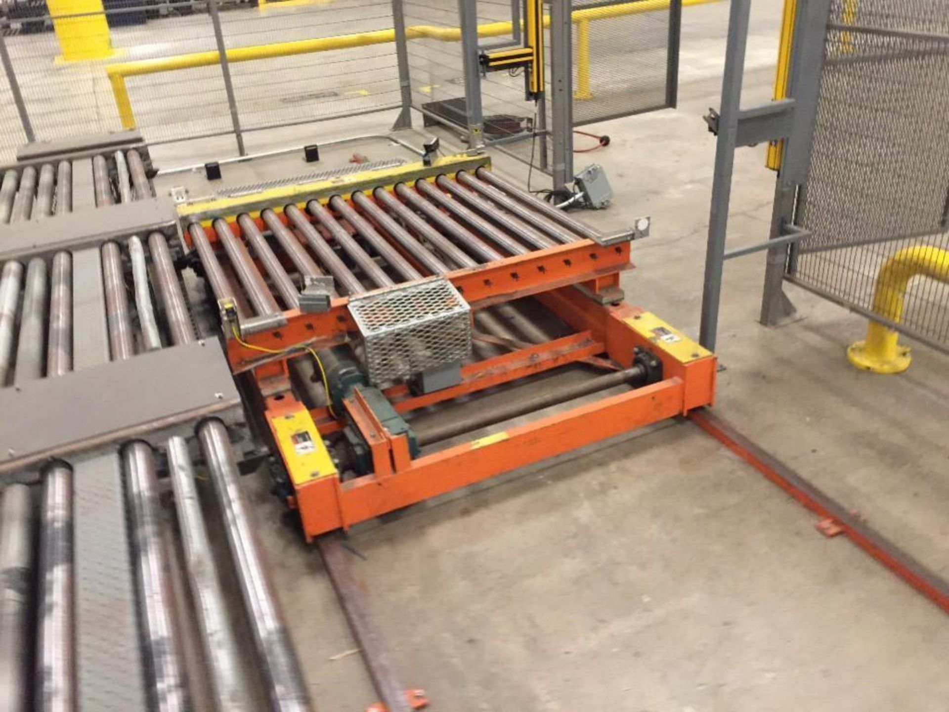 Automated Pallet Transfer System with Roller Conveyor Safety Guard Cage The fully automated pallet - Image 4 of 9