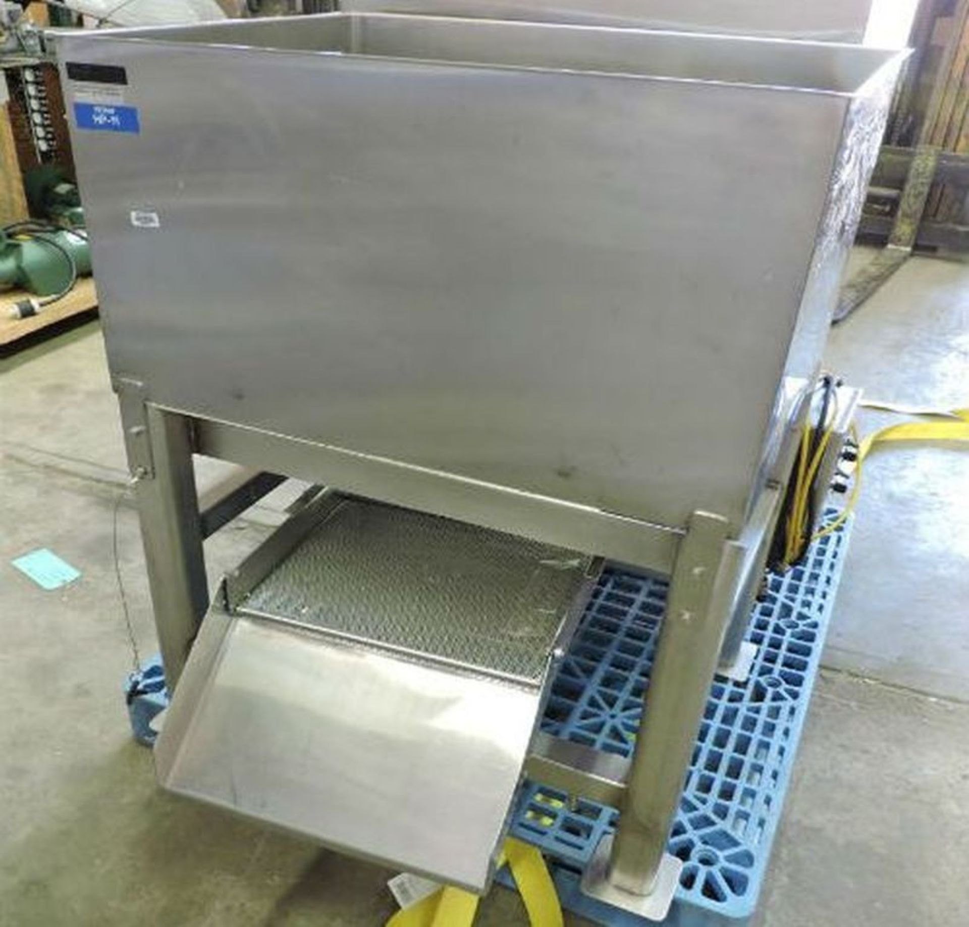Stainless Steel Vibratory Feeder - NO RESERVE - Vibratory Feeders. Hopper Size: 23" X 29" X 17"