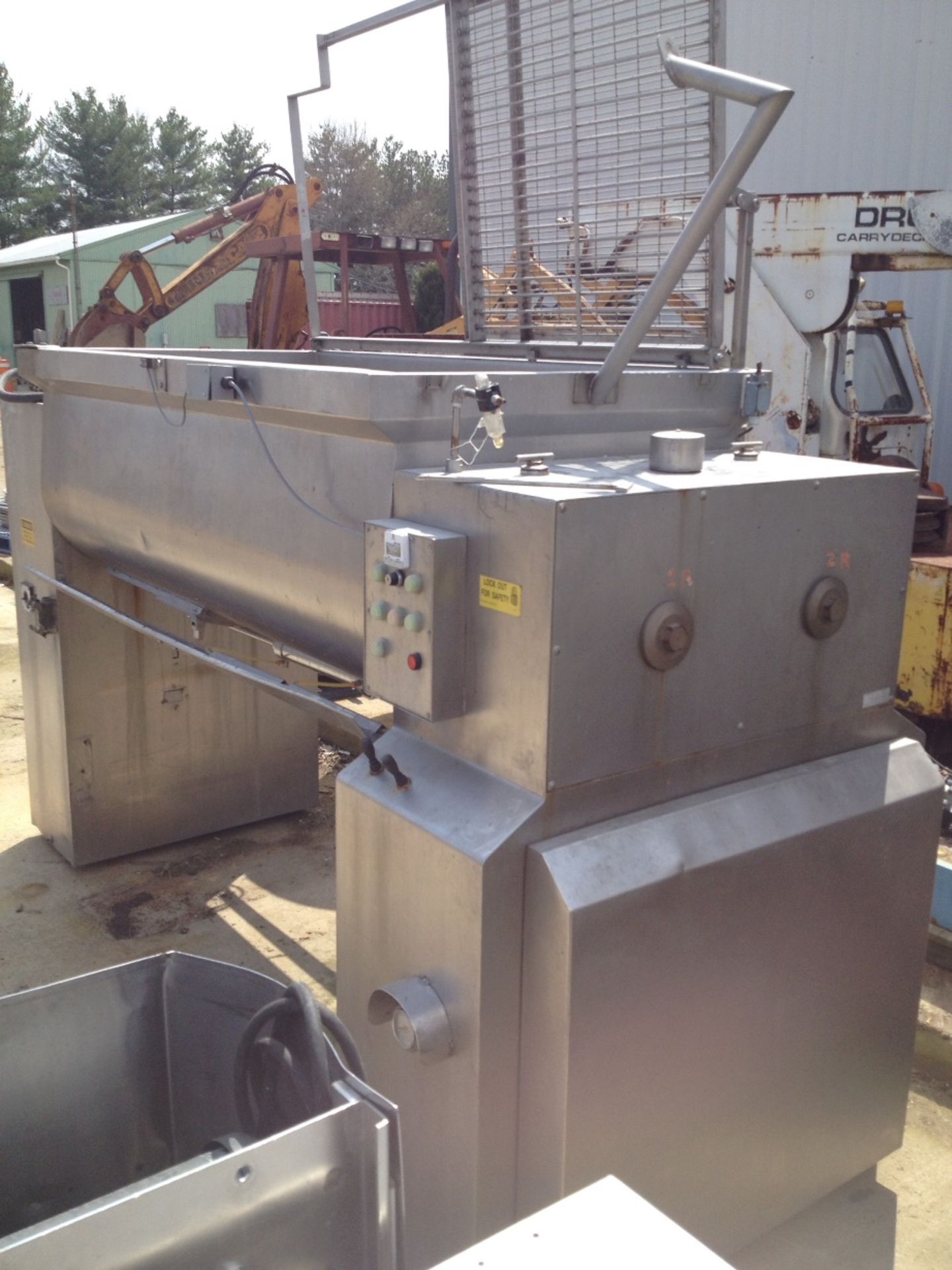 twin shaft Paddle Blender. Approx 40 Cu.Ft. (300 gallon). Trough is approx. 6'7" lgth. x 3' w x 2'6"