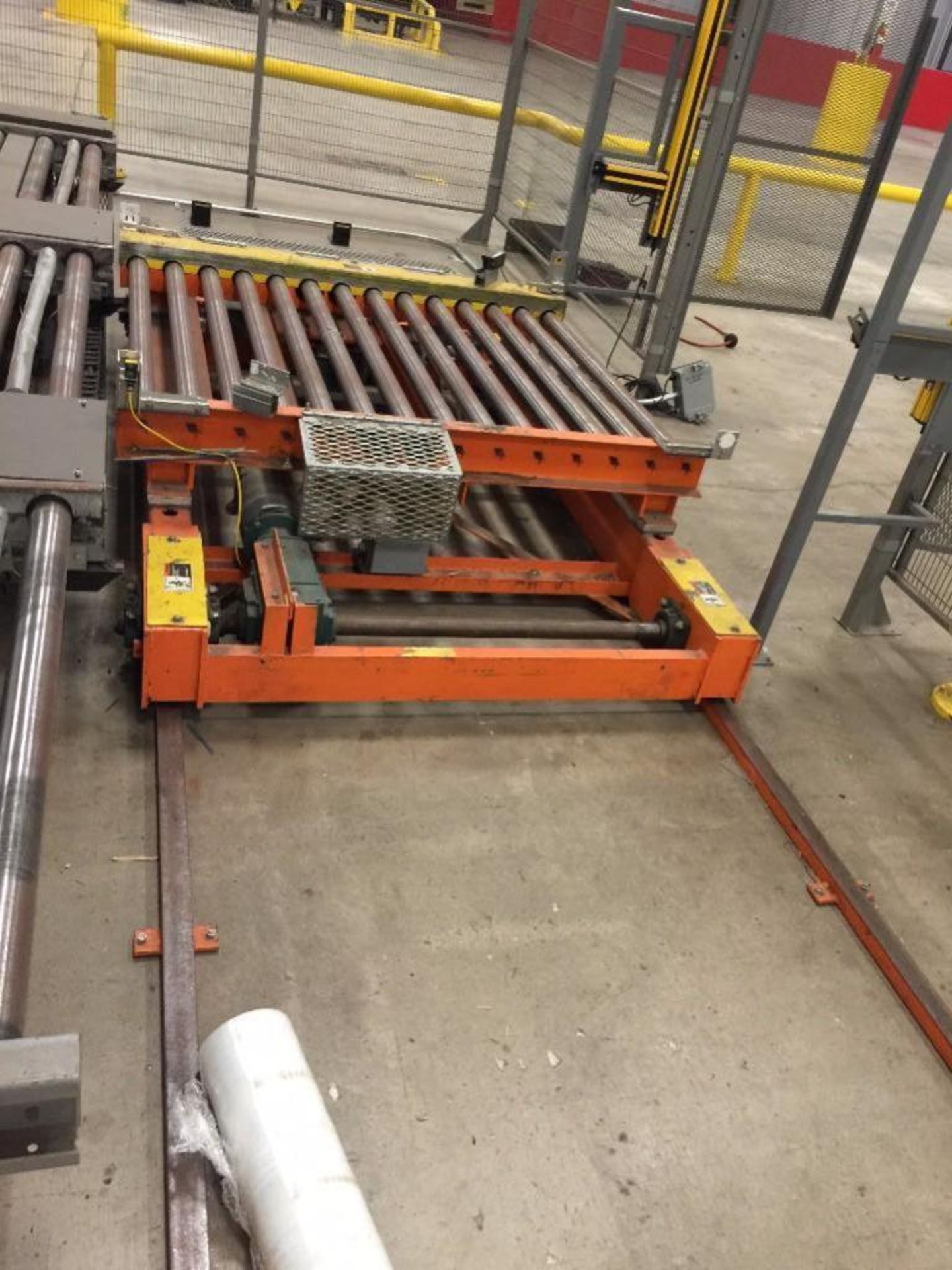 Automated Pallet Transfer System with Roller Conveyor Safety Guard Cage The fully automated pallet - Image 5 of 9