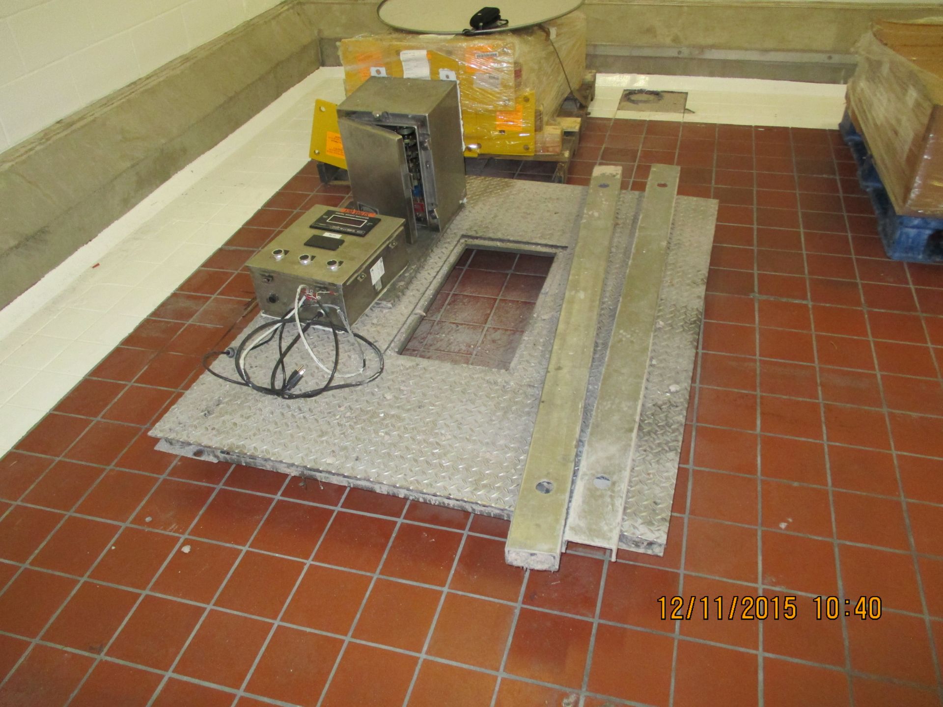 Emery Floor Scale(Located in Wisconsin)***MDFD***