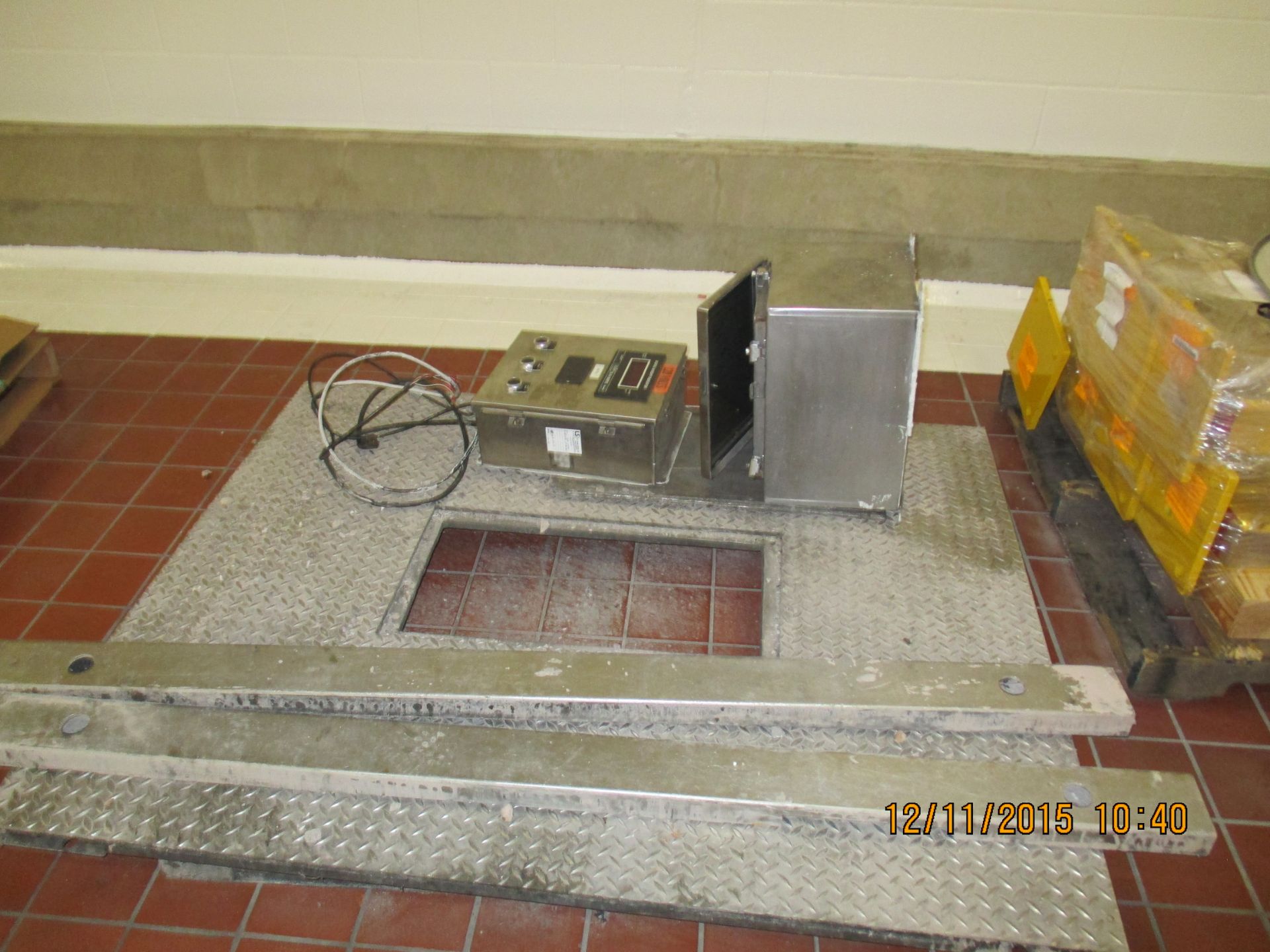 Emery Floor Scale(Located in Wisconsin)***MDFD*** - Image 5 of 6