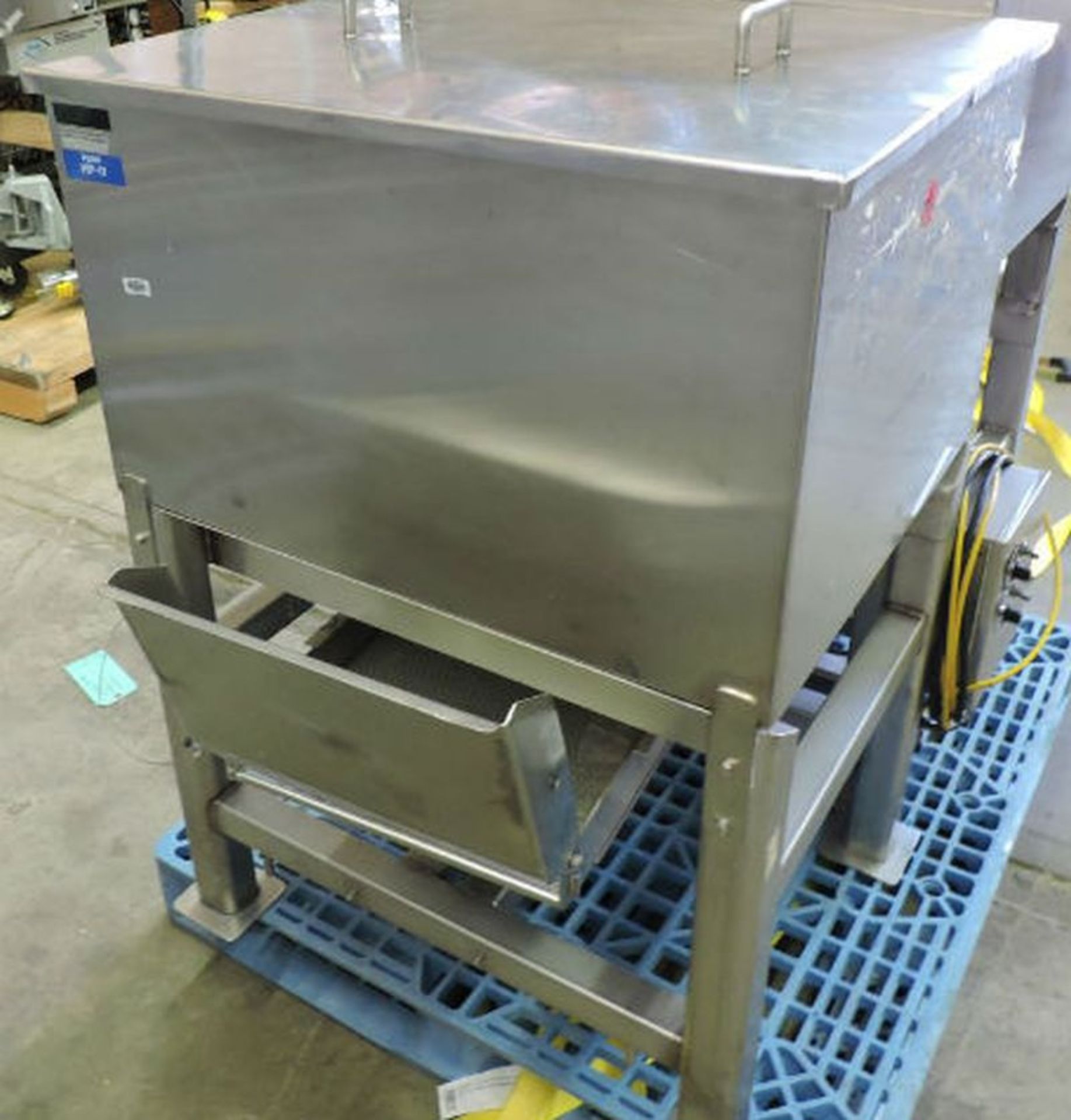 Stainless Steel Vibratory Feeder - NO RESERVE - Vibratory Feeders. Hopper Size: 23" X 29" X 17" - Image 2 of 3