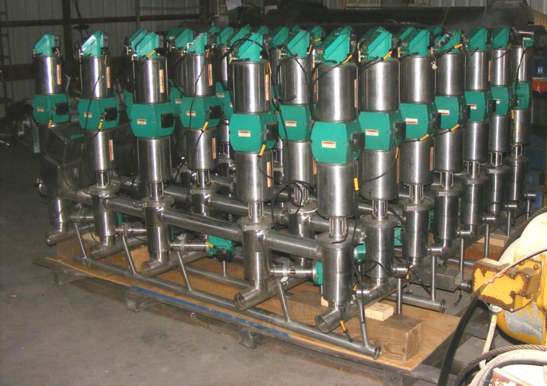 (35) 3" Tri Clover air actuated mix proof sanitary valve manifold cluster model 965. Valve cluster. - Image 5 of 5