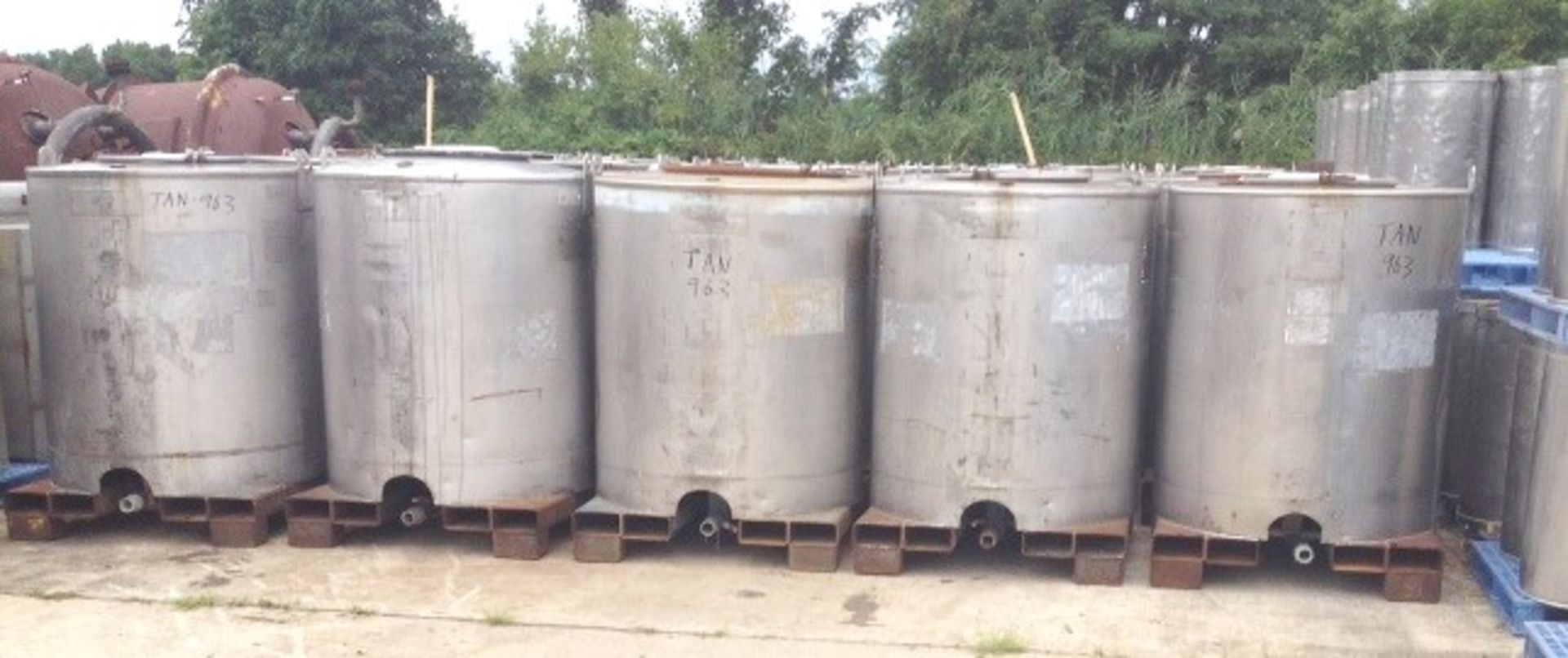 (49) 330 Gallon Stainless steel Tanks/Totes. Built by Custom Metal Craft. Transtore Transportable - Image 4 of 4