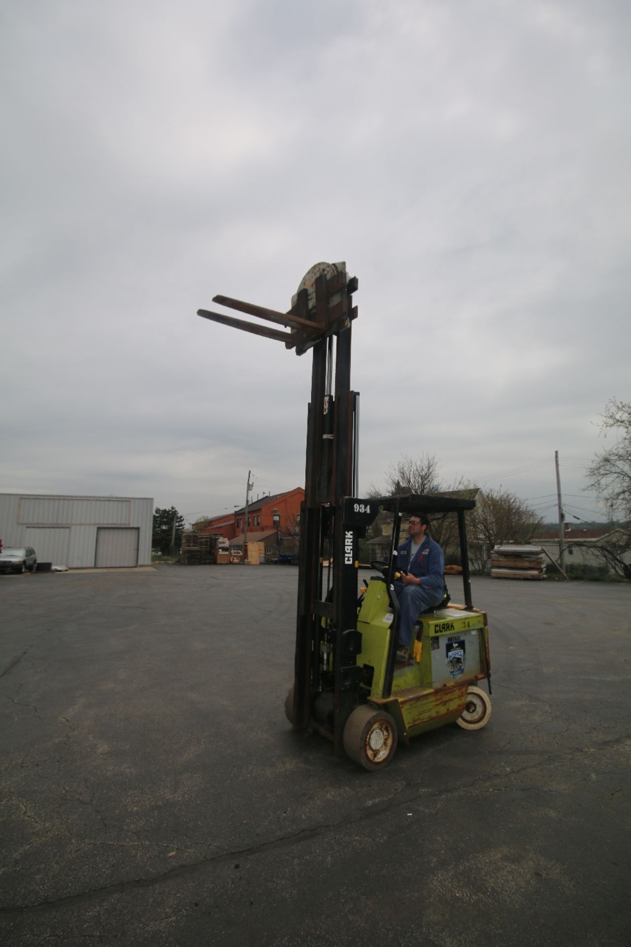 Clark Aprox. 3,500 Electric Forklift, M/N ECS25, S/N E3570474, 3-Stage Mast, 36 Volt Battery, 360 - Image 4 of 8