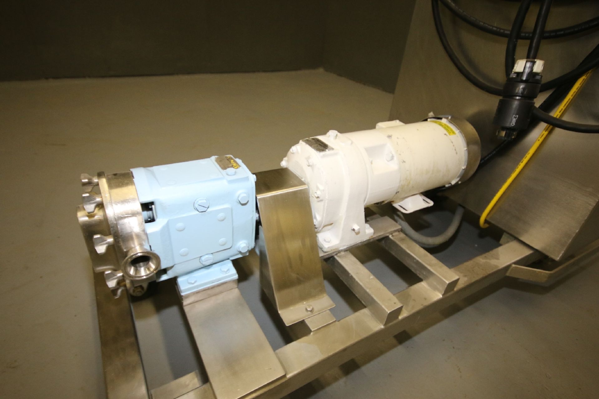 Waukesha Positive Displacement Pump, Model 15, S/N 151907 with 1-1/2" x 1-1/2" Clamp Type S/S - Image 3 of 5