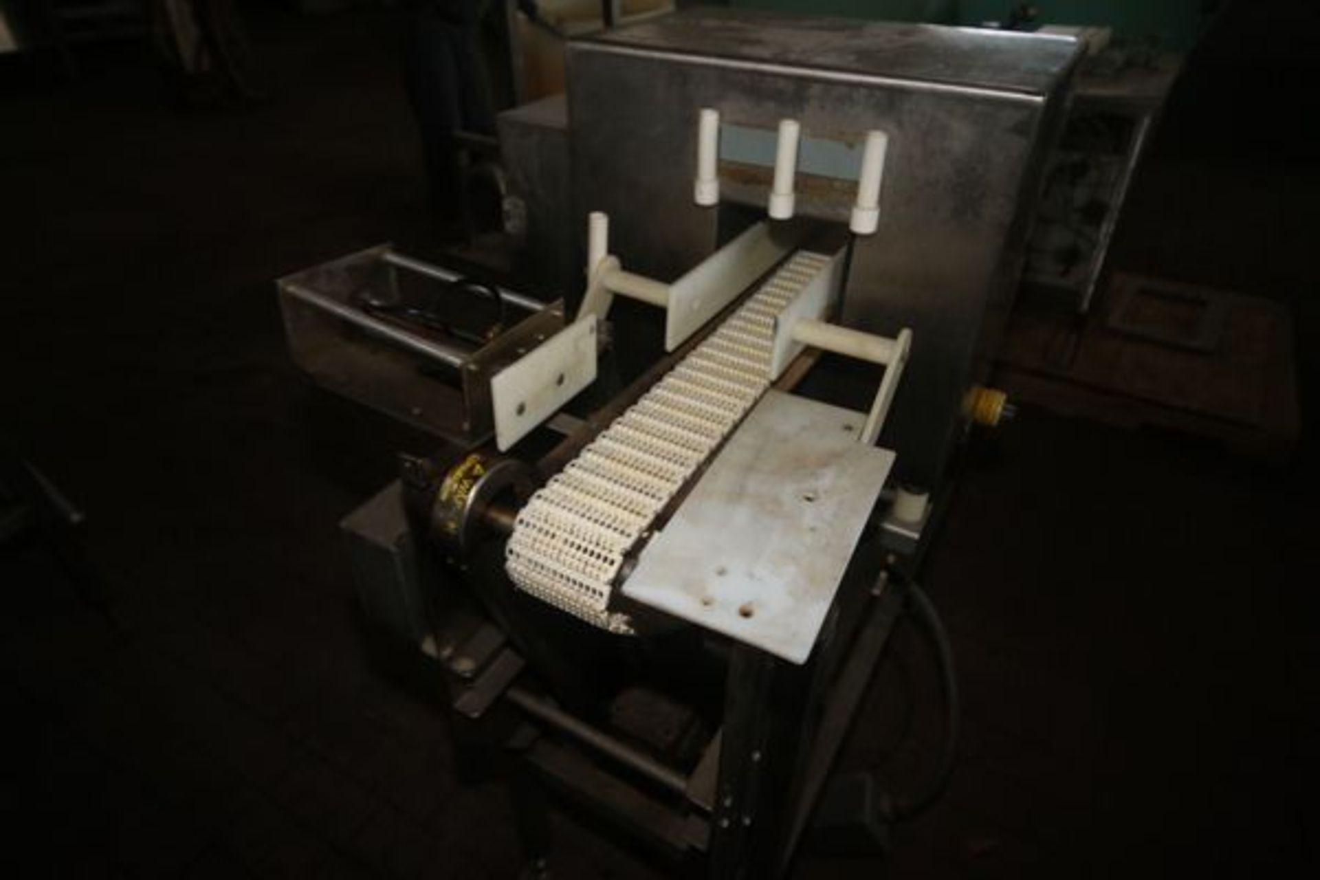 Goring Kerr Metal Detector, 6" Wide x 5" Tall x 13" Deep with 4" Wide Conveyor with Reject - Image 2 of 4