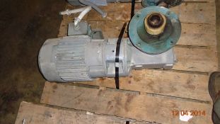 Mix Tank Drive Unit - electric motor and gear box - (LOCATED IN IOWA, RIGGING INCLUDED WITH SALE